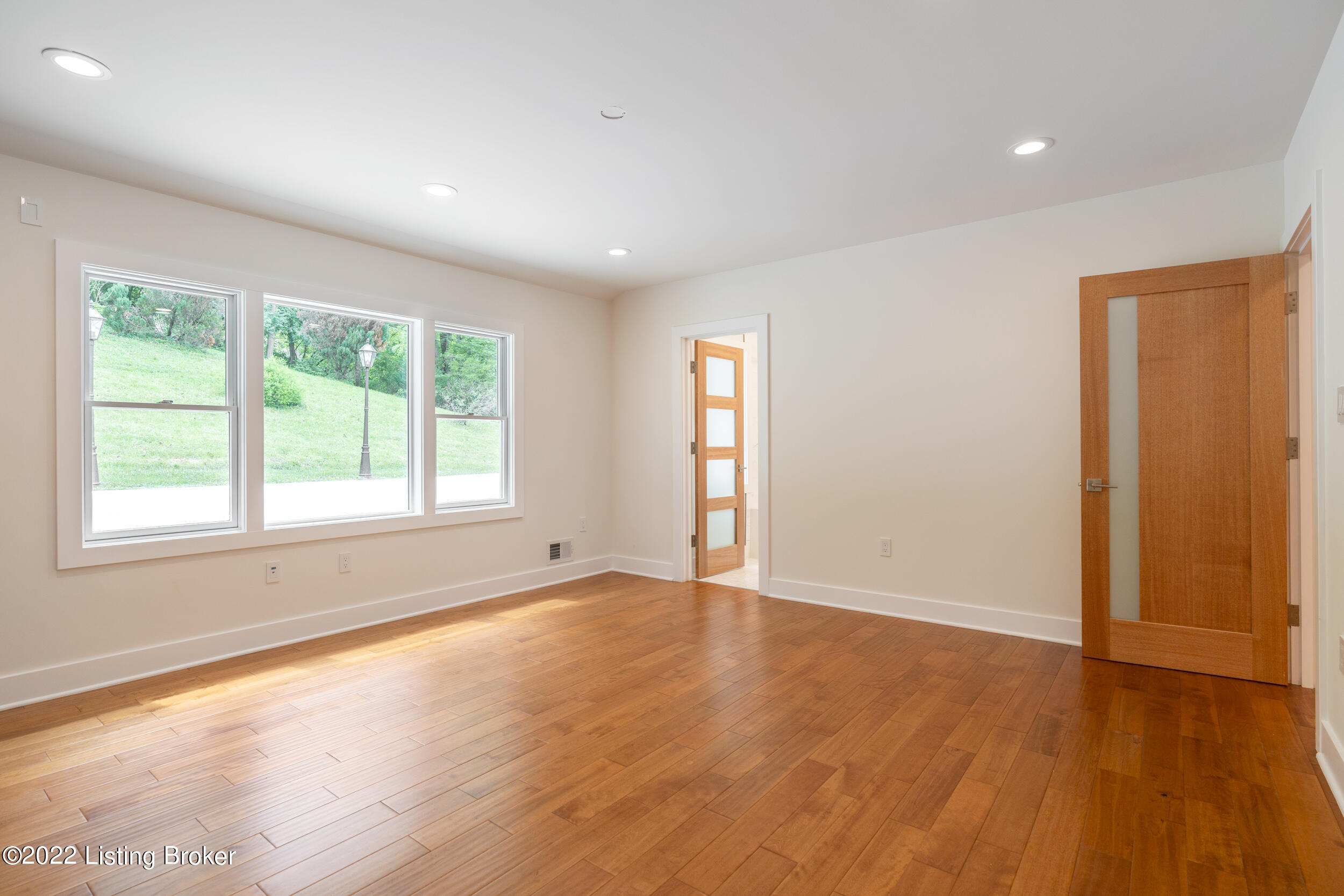 33 Arrowhead Rd