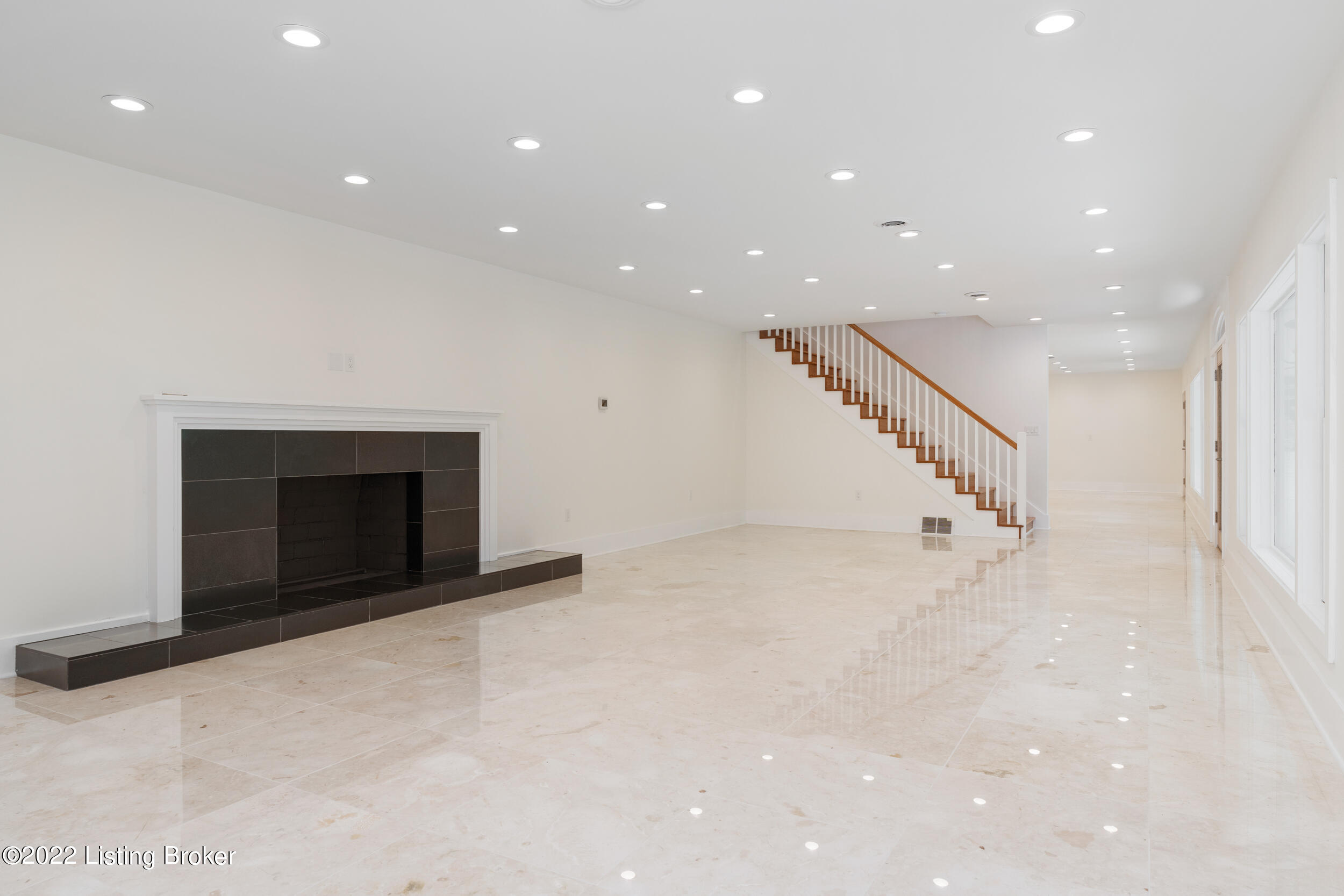 33 Arrowhead Rd