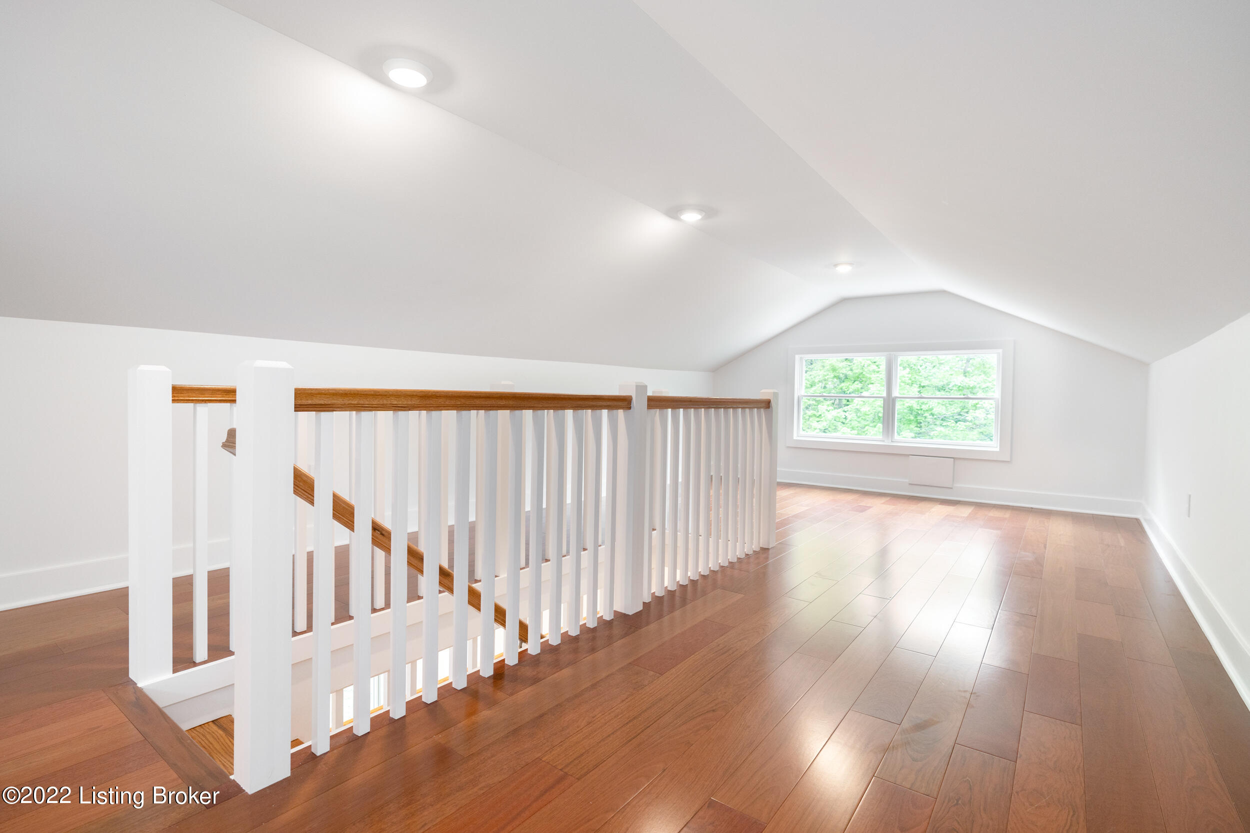 33 Arrowhead Rd