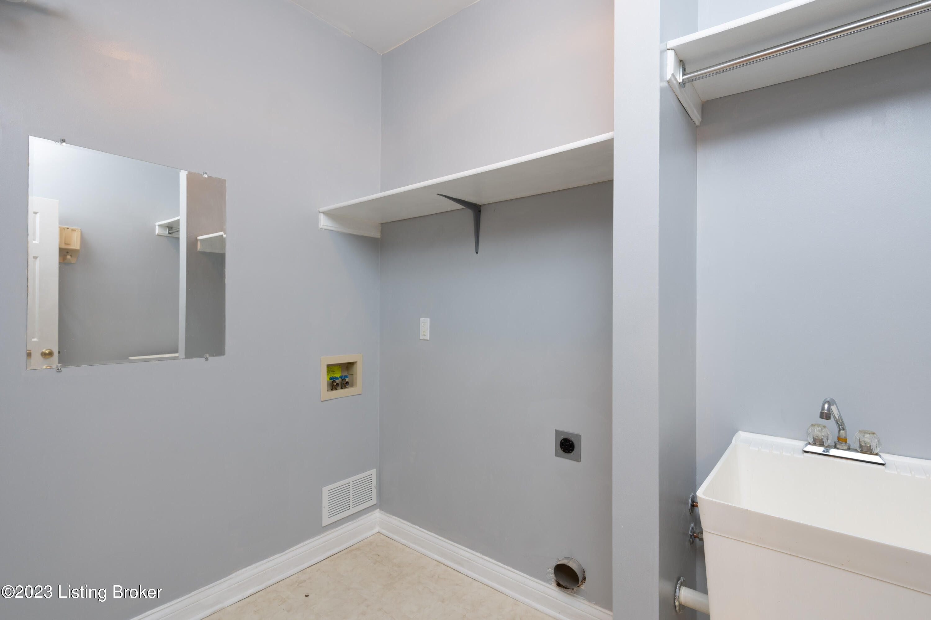 1113 Balmoral Dr
