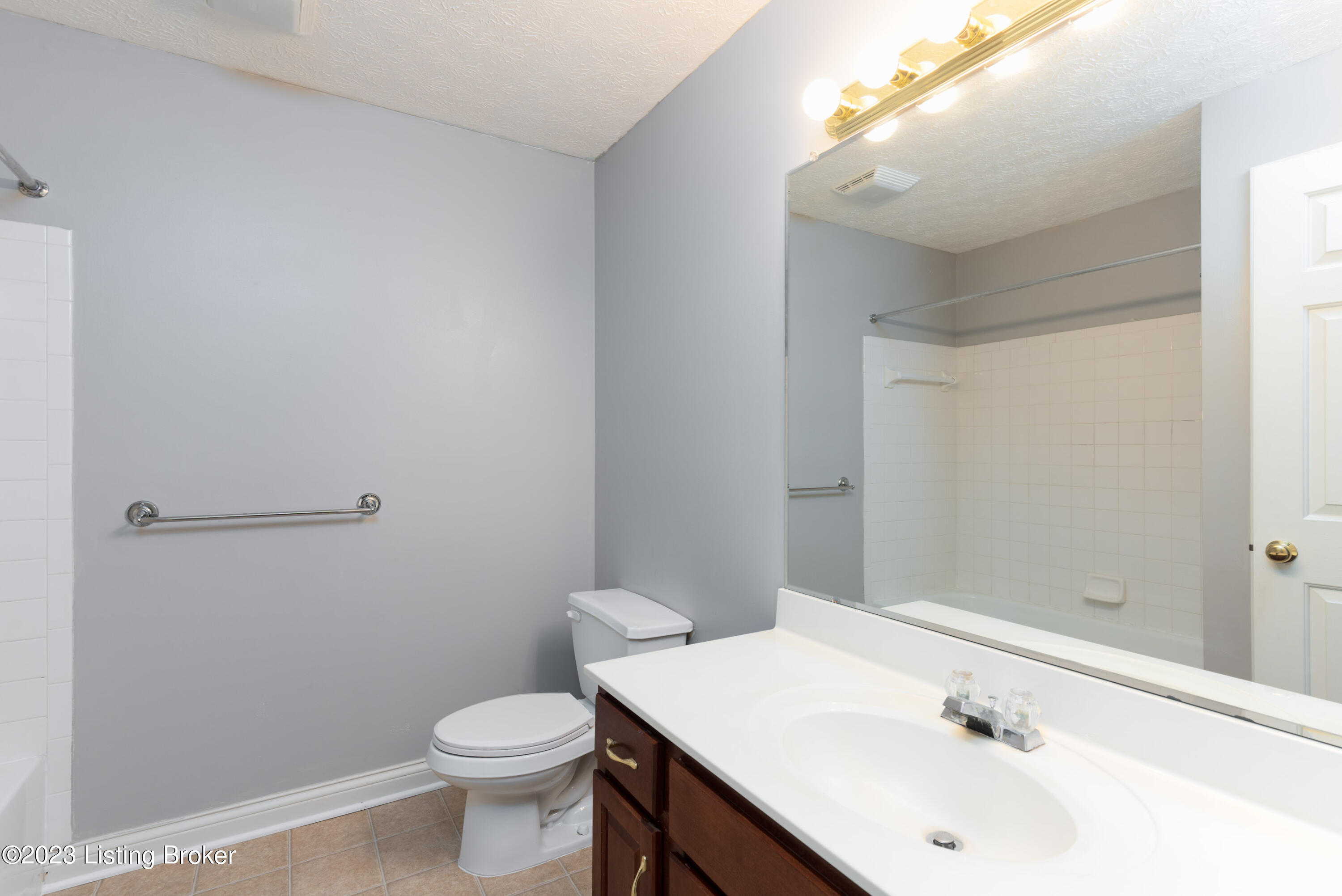 1113 Balmoral Dr