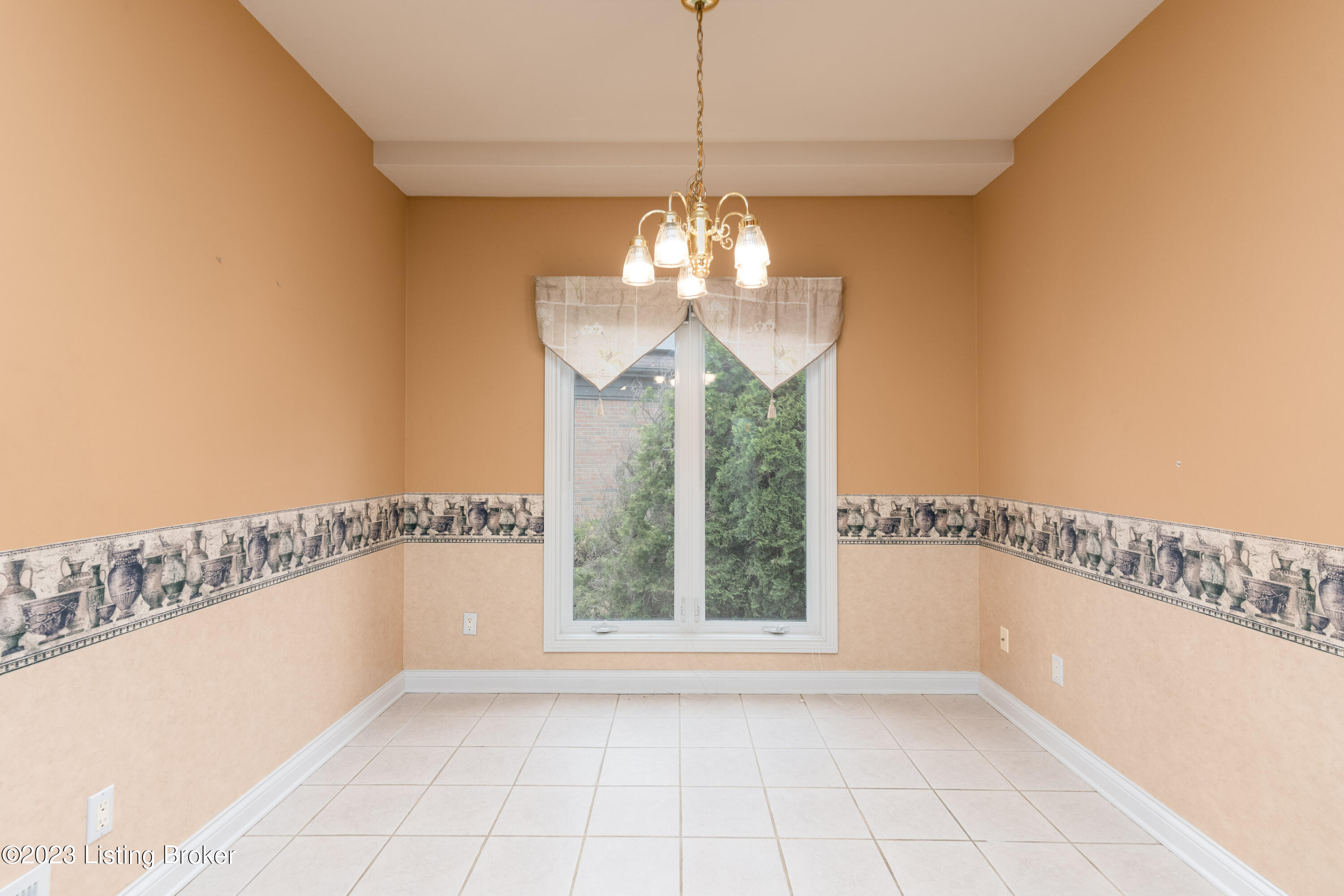 1113 Balmoral Dr
