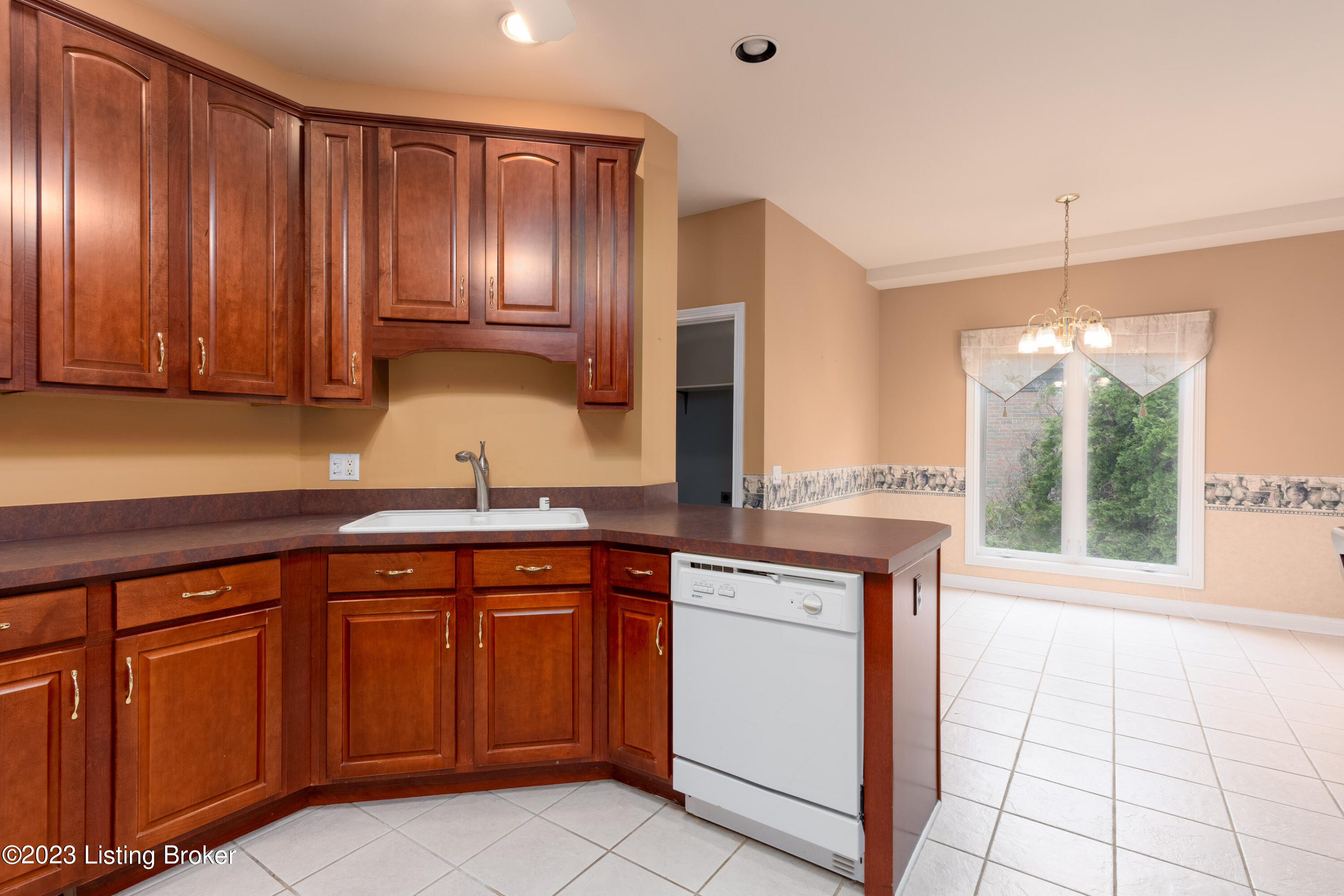 1113 Balmoral Dr