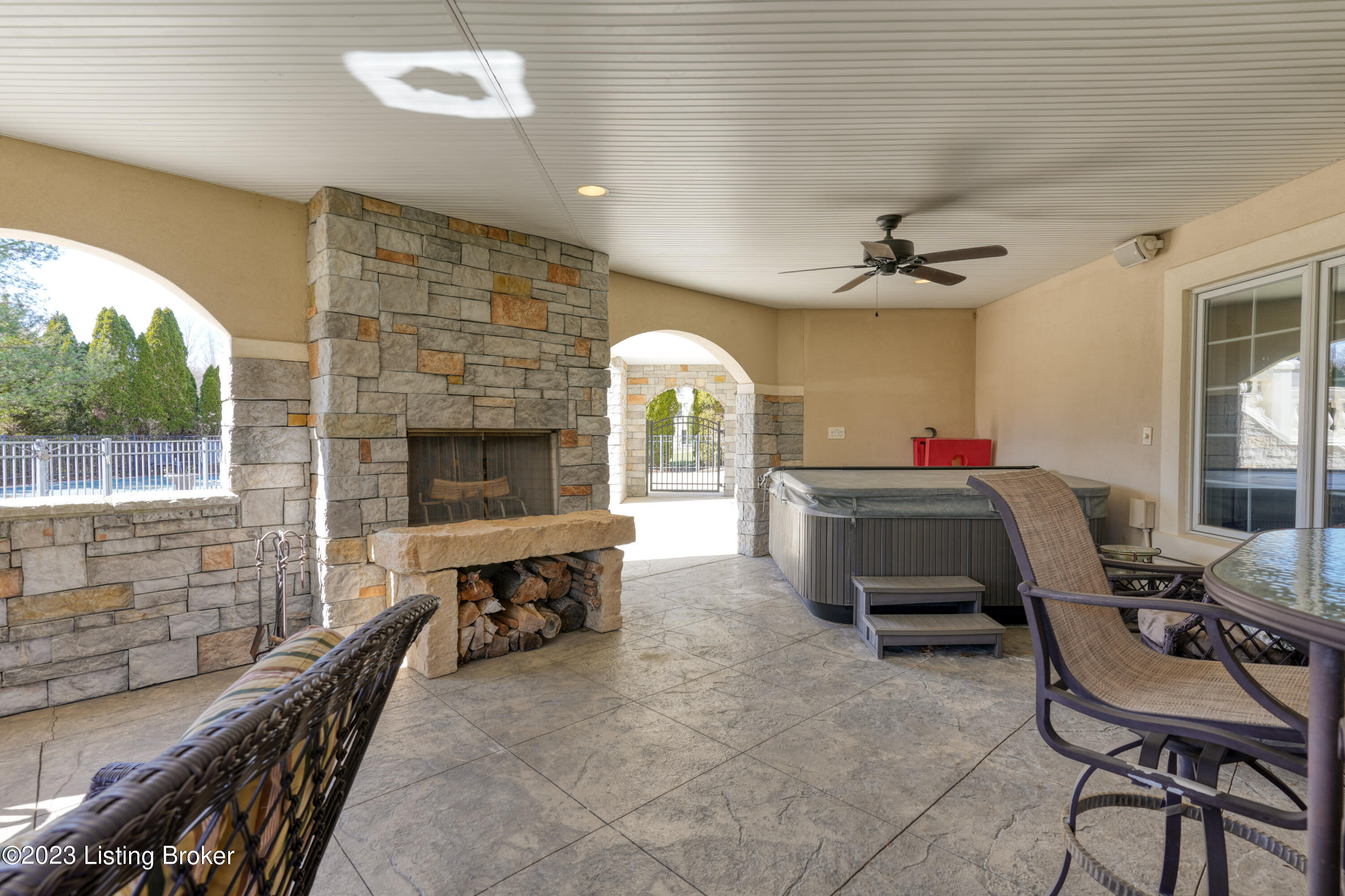12038 Hunting Crest Dr