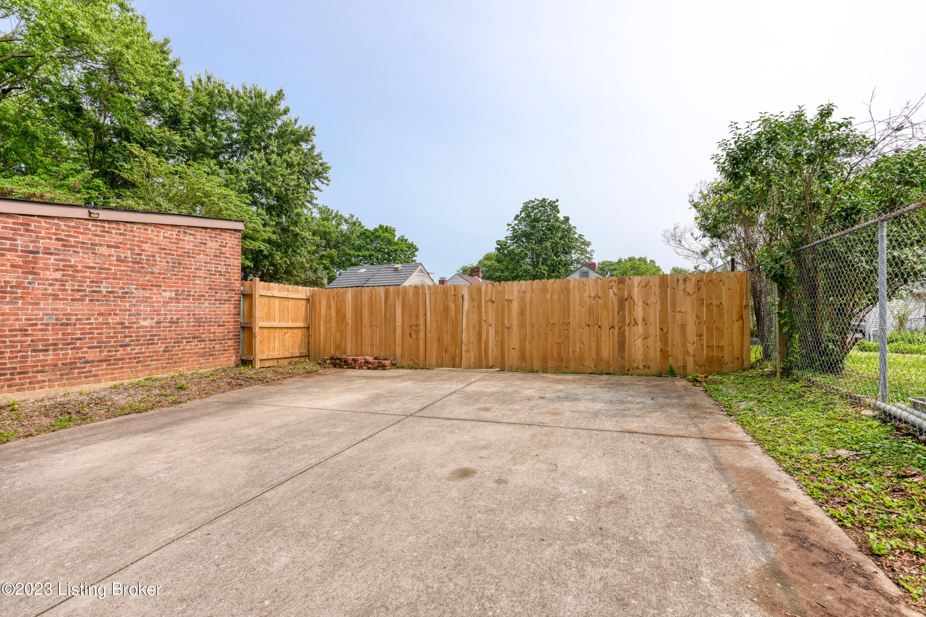 1026 Ellison Ave