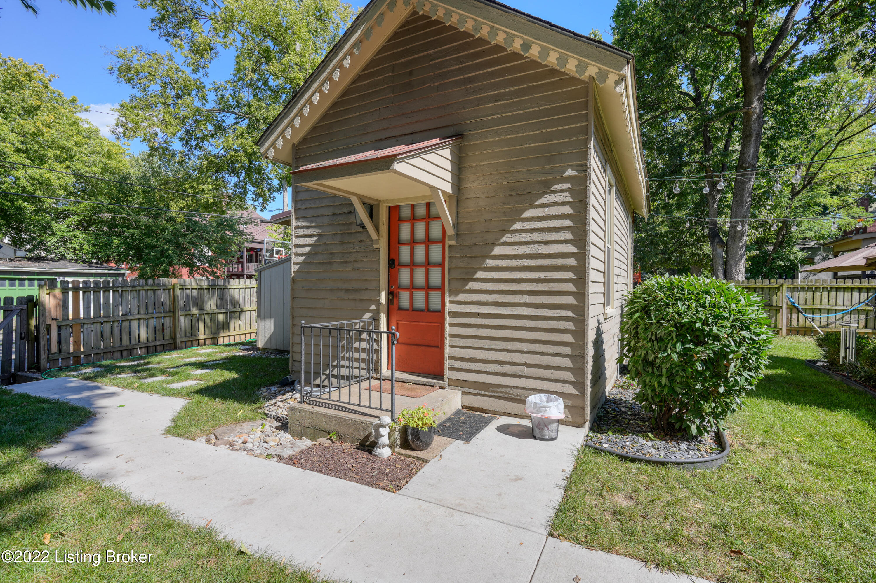 1067 Cherokee Rd