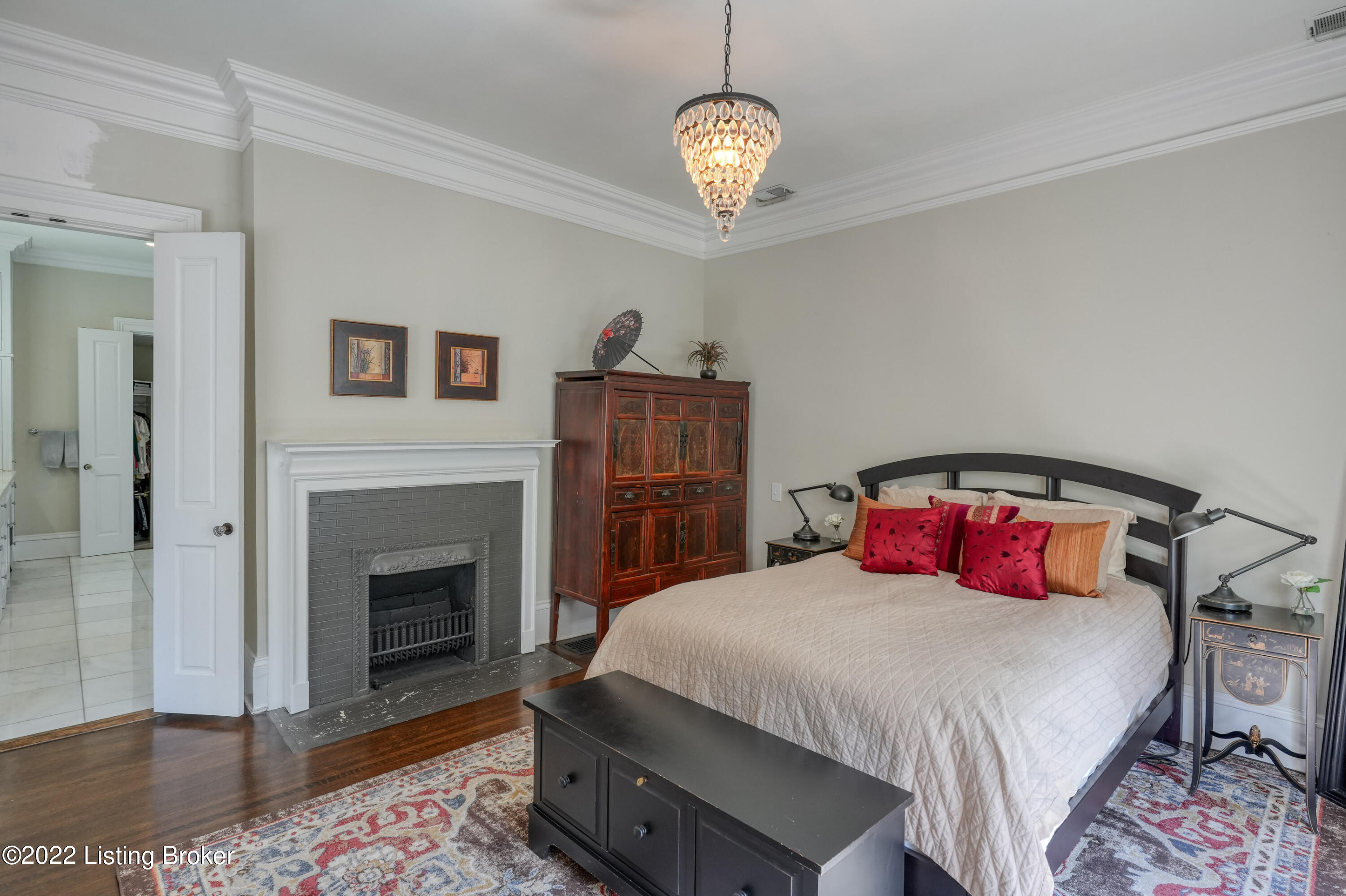 1067 Cherokee Rd