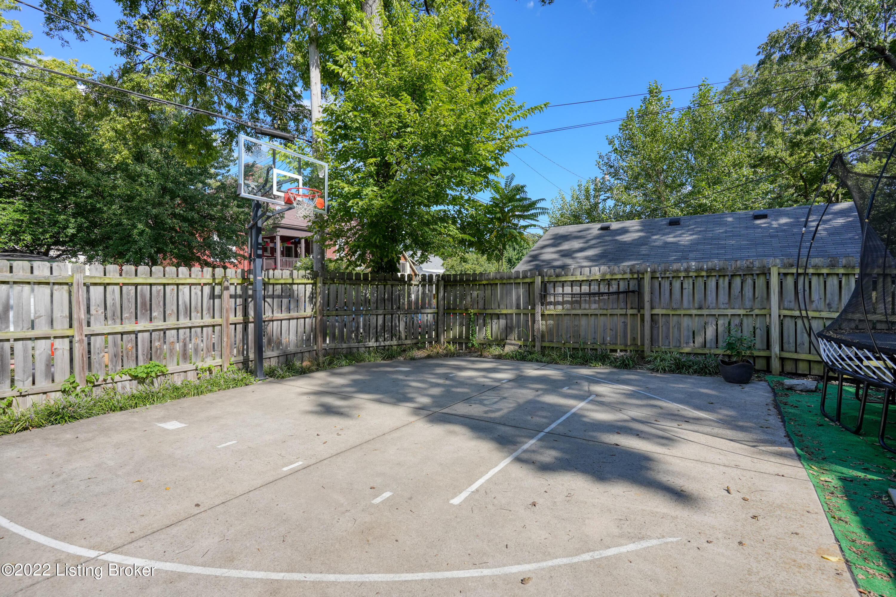 1067 Cherokee Rd