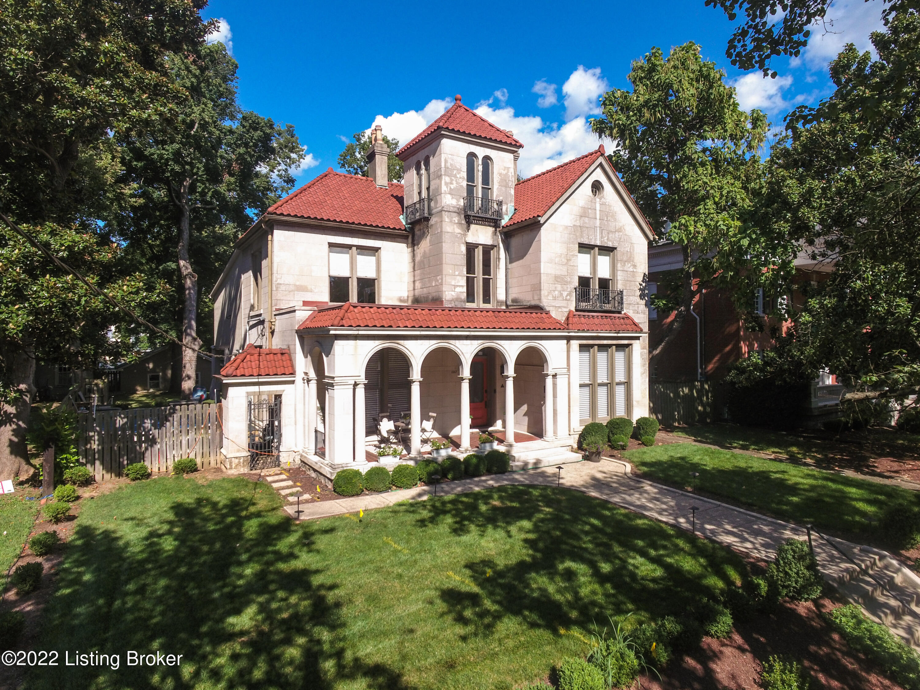1067 Cherokee Rd