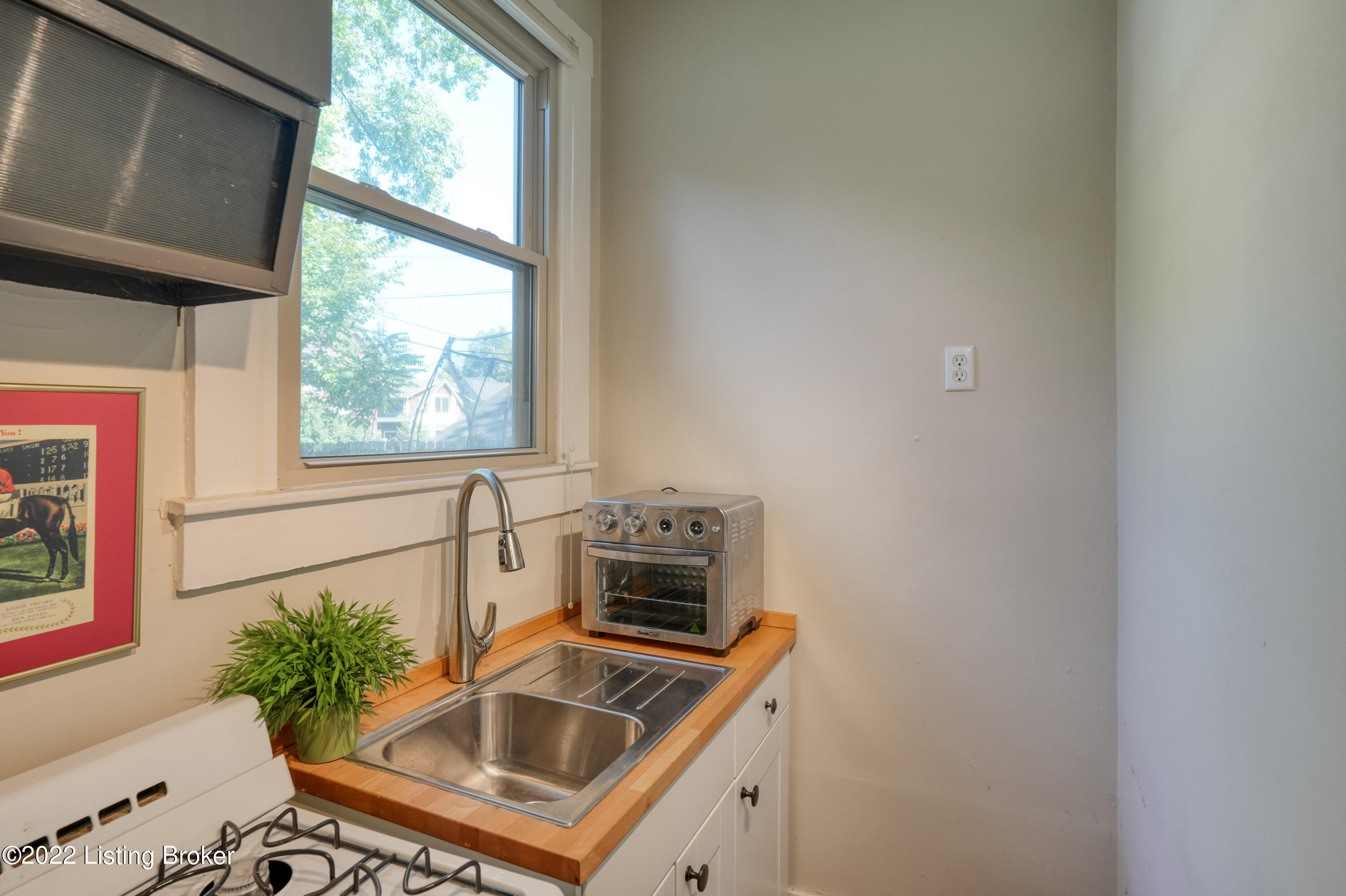 1067 Cherokee Rd