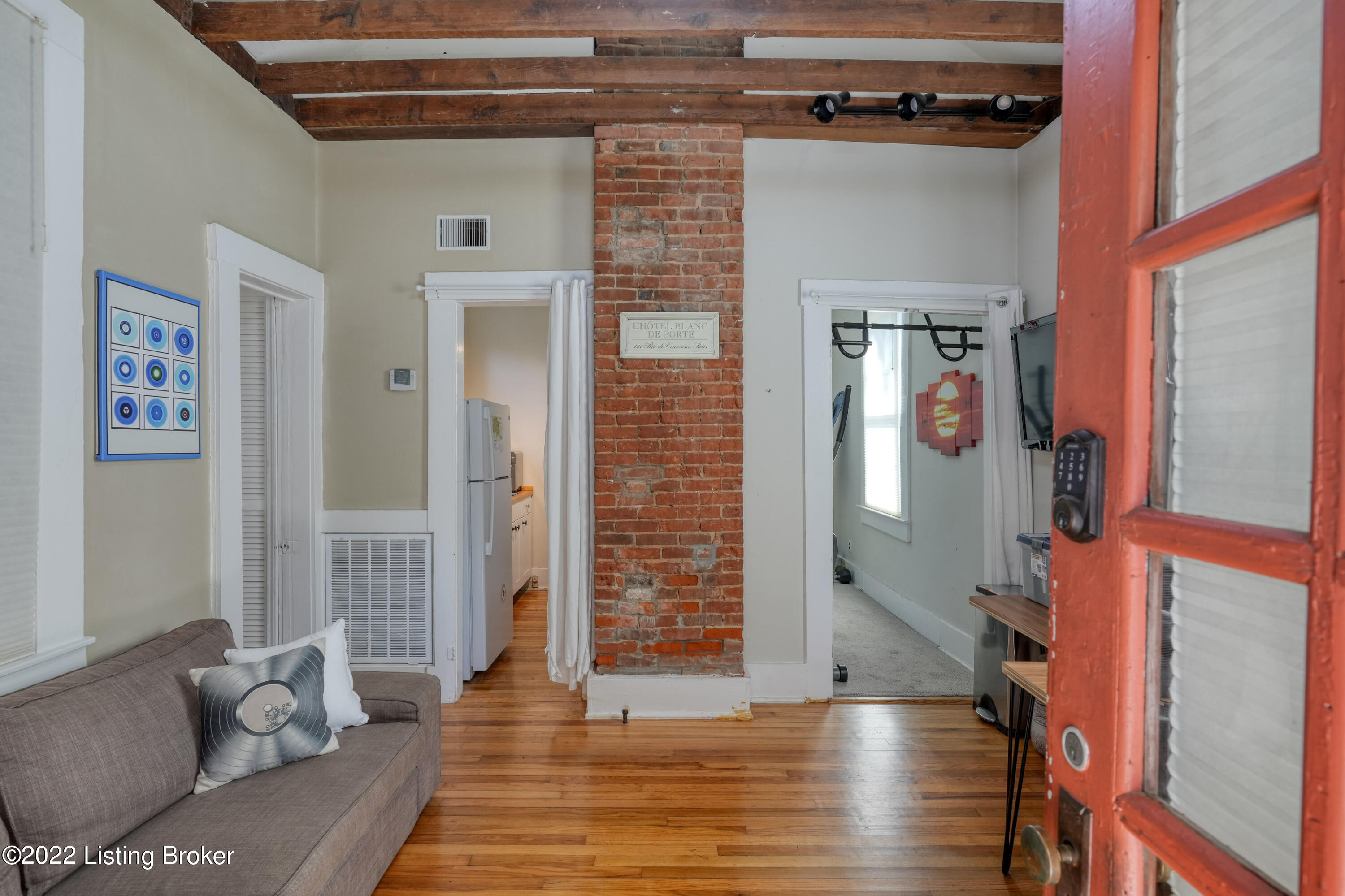 1067 Cherokee Rd