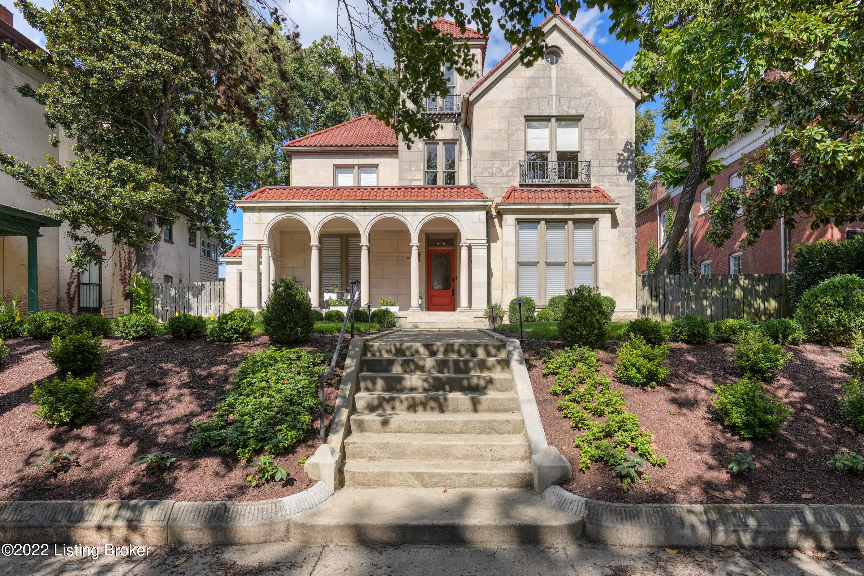 1067 Cherokee Rd