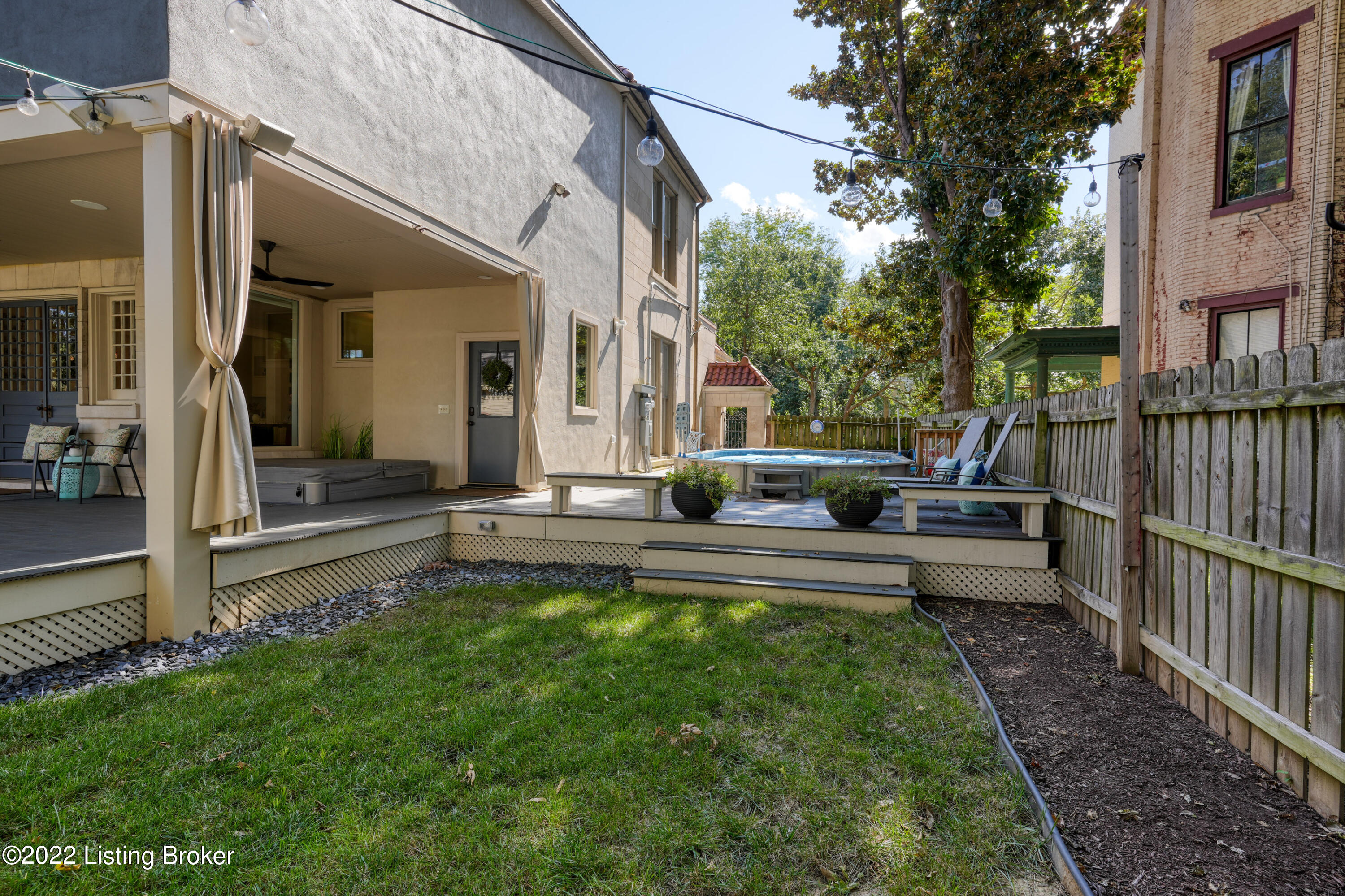 1067 Cherokee Rd