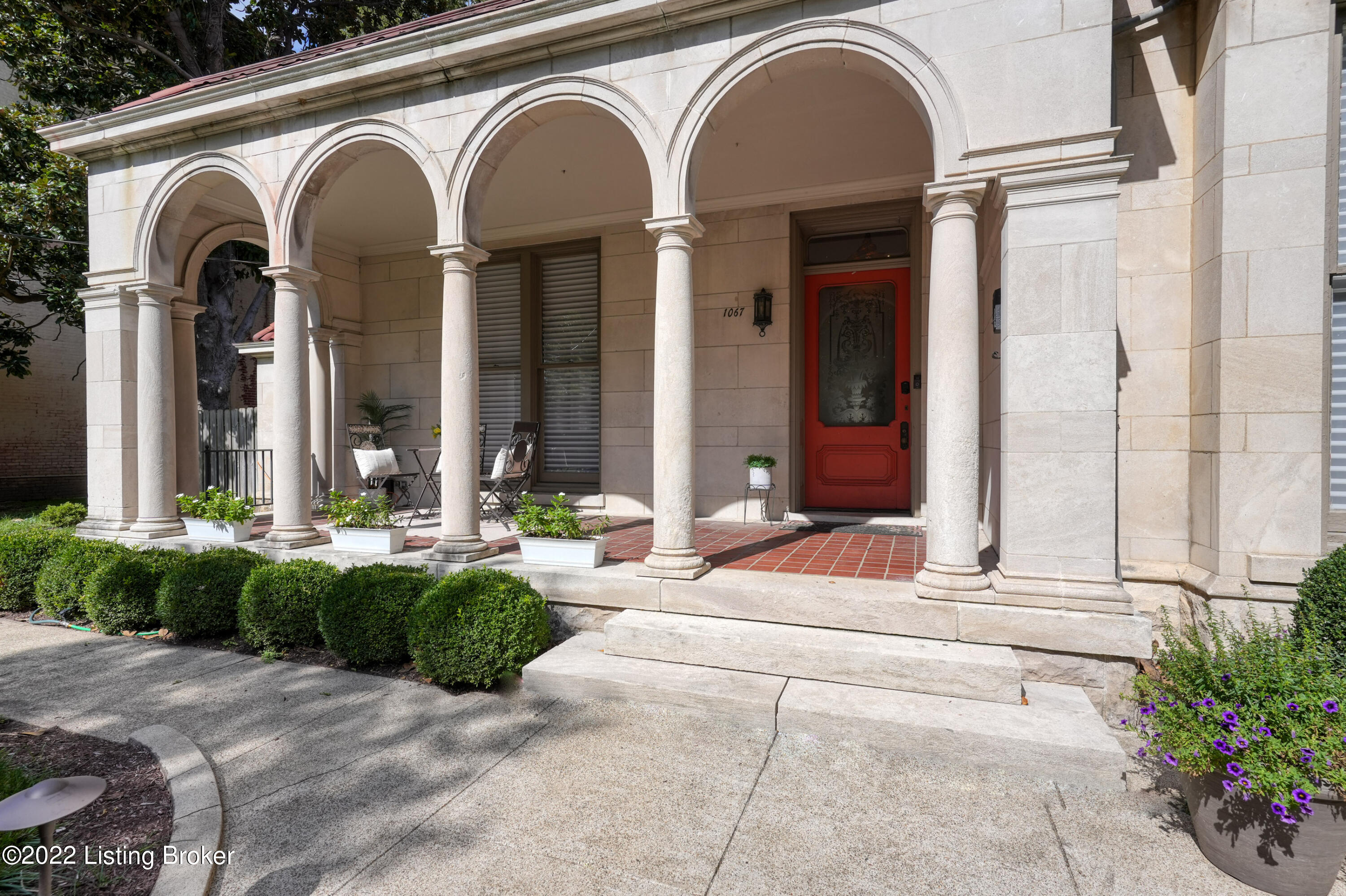 1067 Cherokee Rd