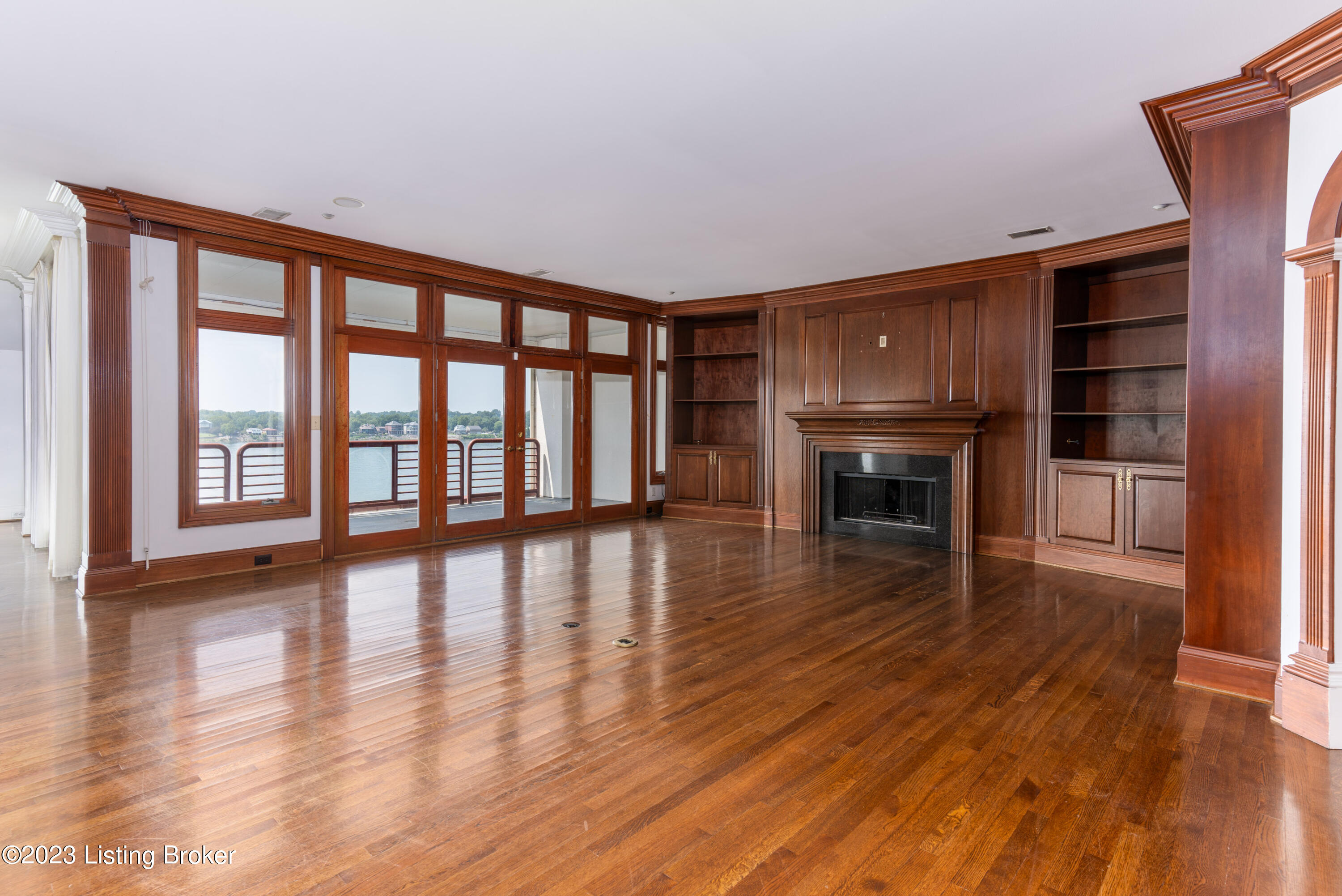 5445 Harbortown Cir