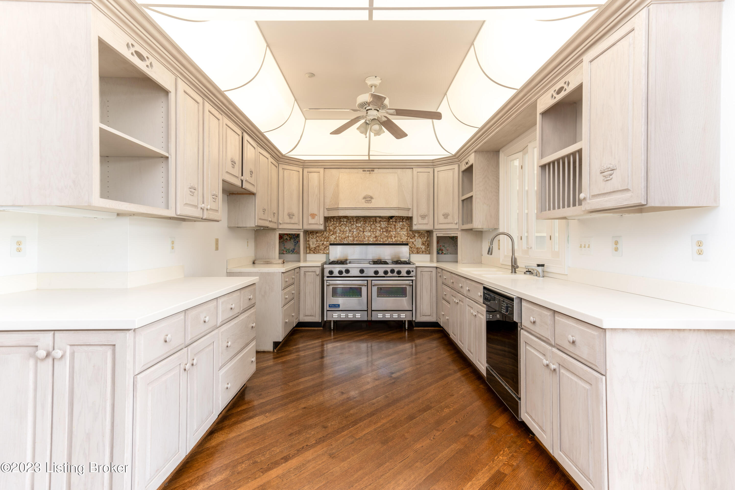 5445 Harbortown Cir