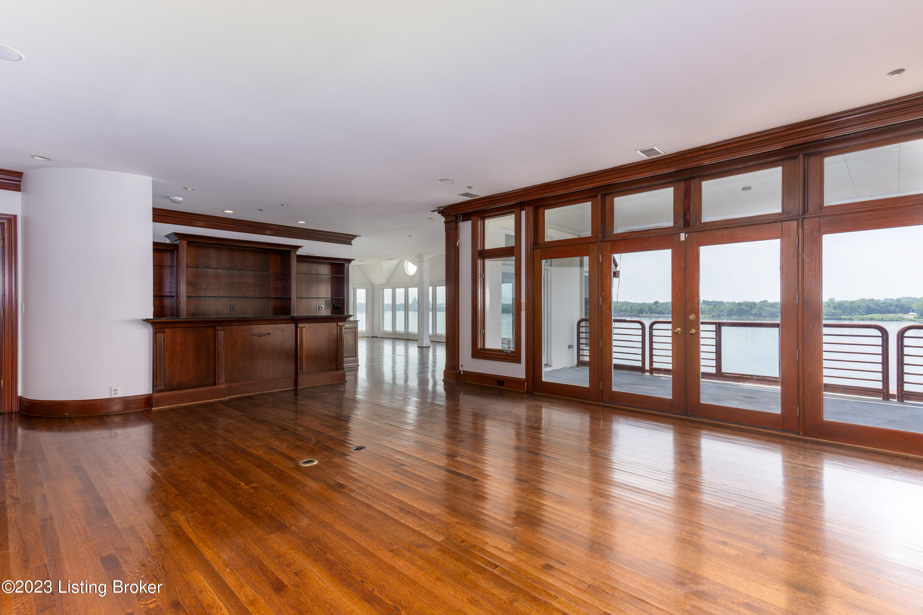 5445 Harbortown Cir