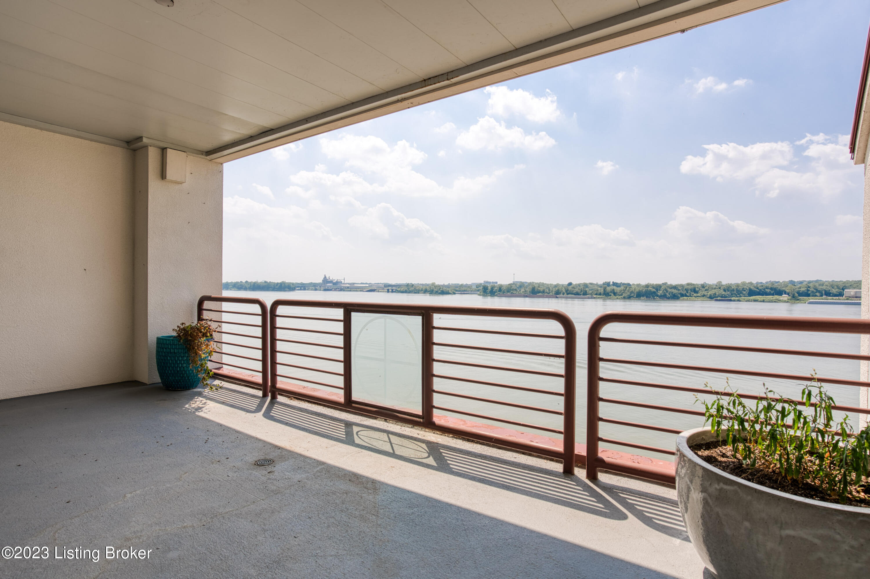 5445 Harbortown Cir