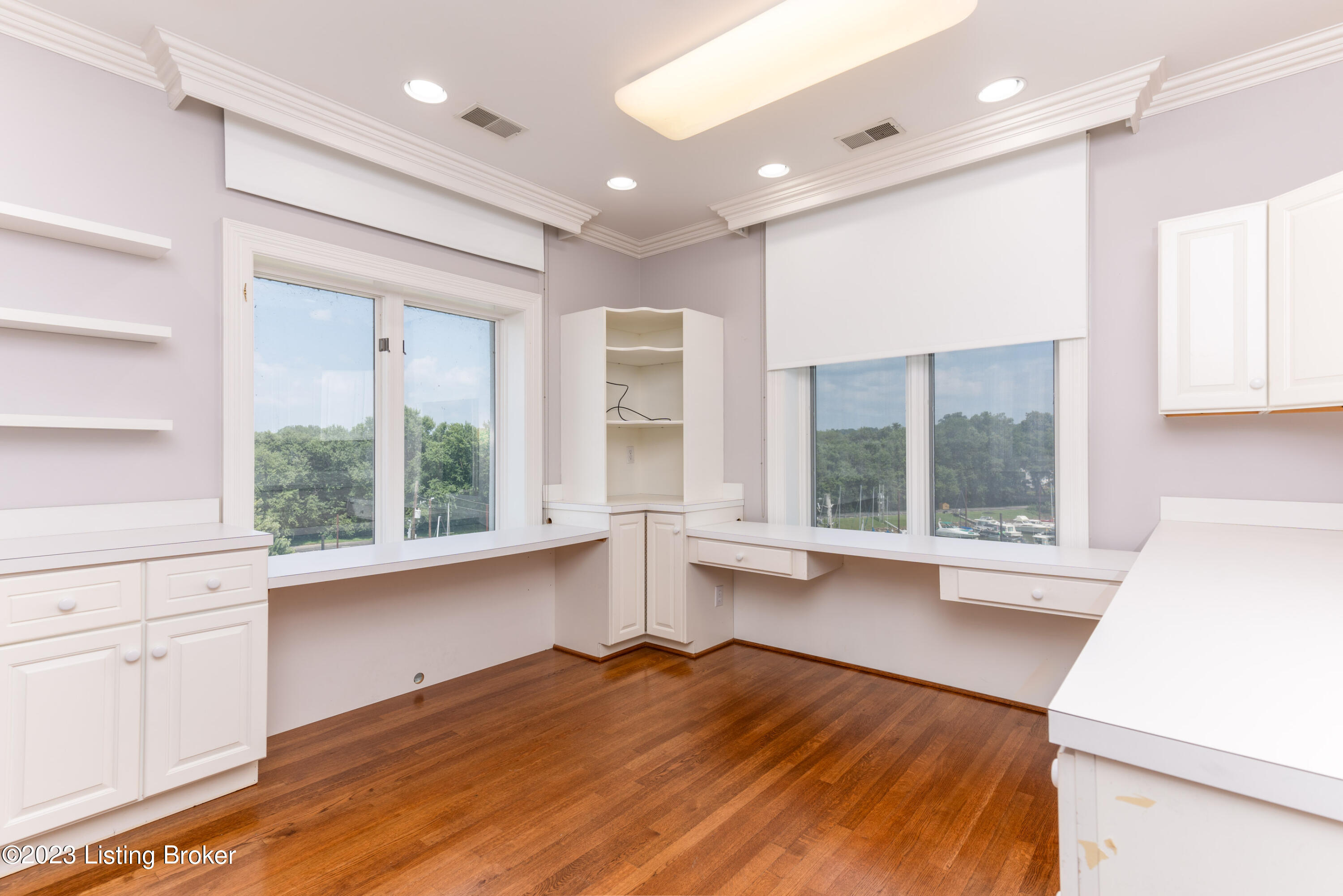 5445 Harbortown Cir