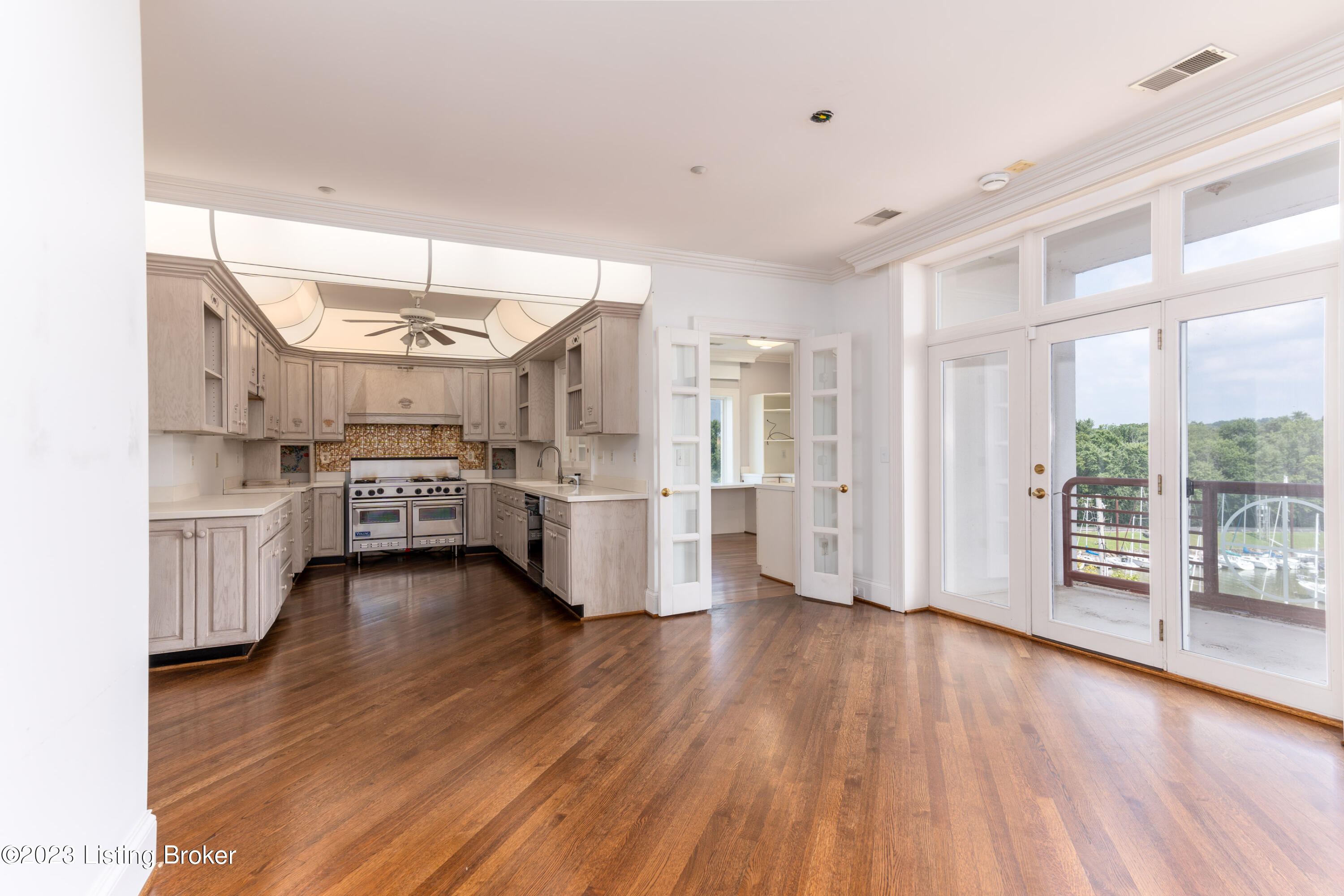 5445 Harbortown Cir