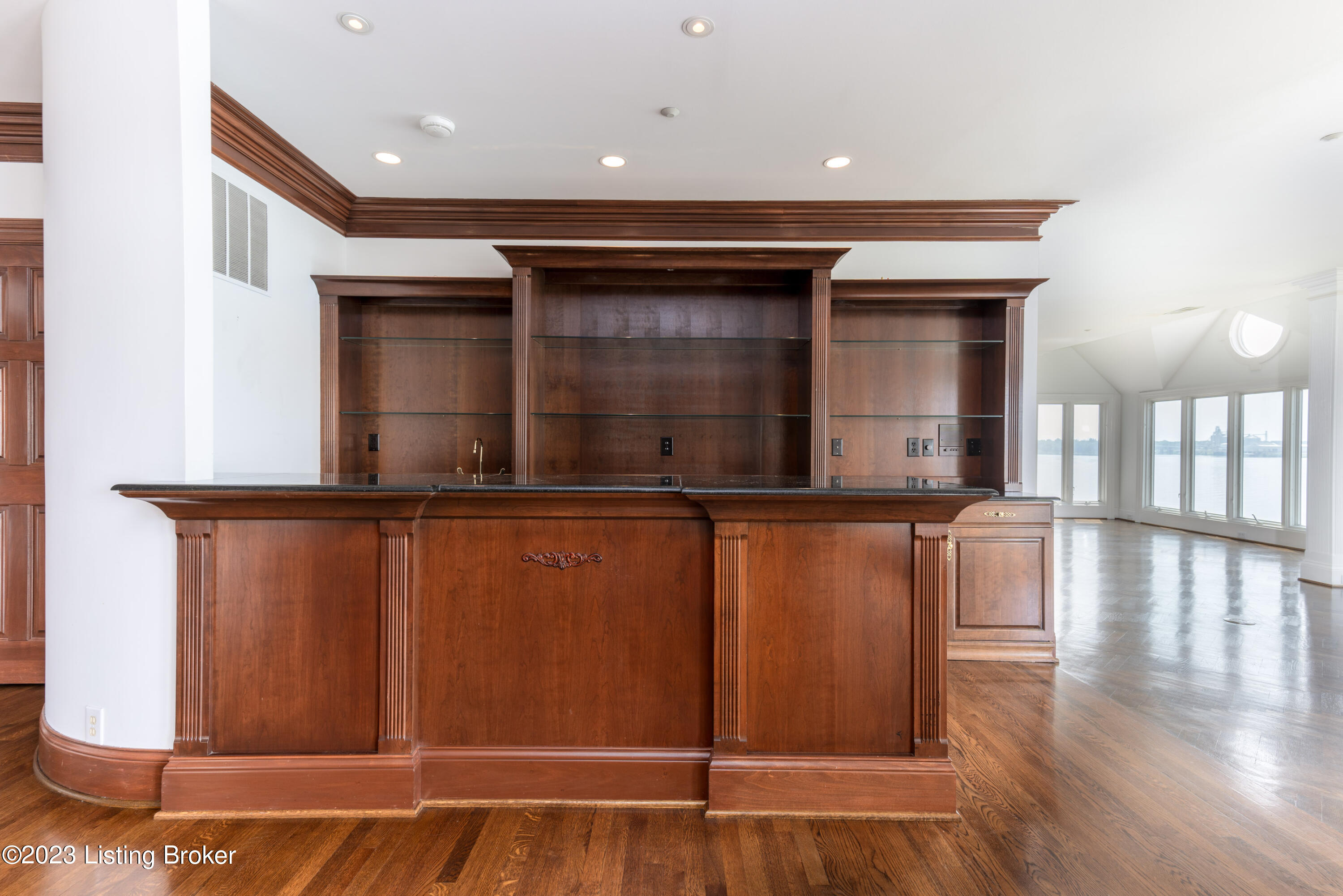 5445 Harbortown Cir