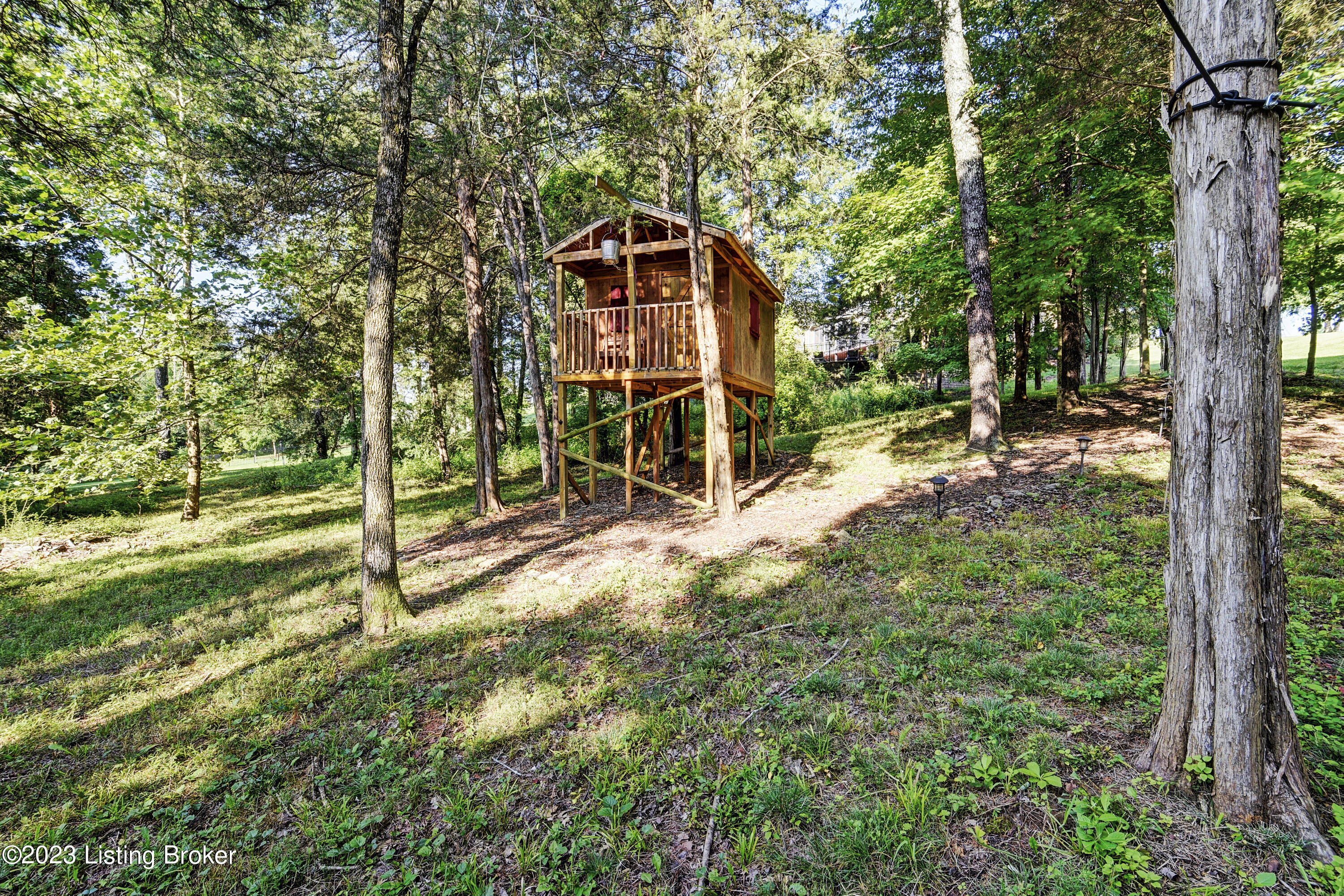 13306 Longwood Ln