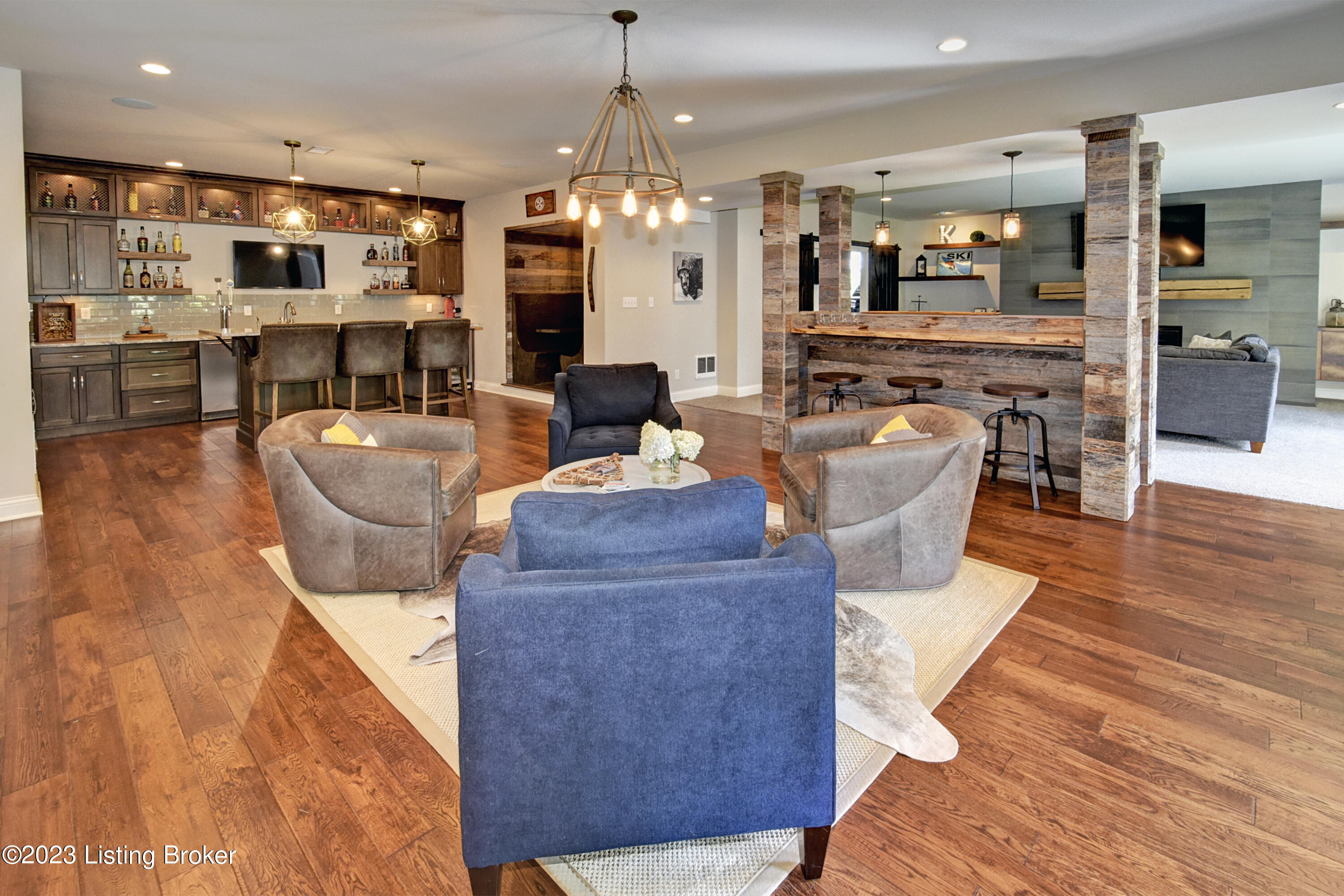 13306 Longwood Ln
