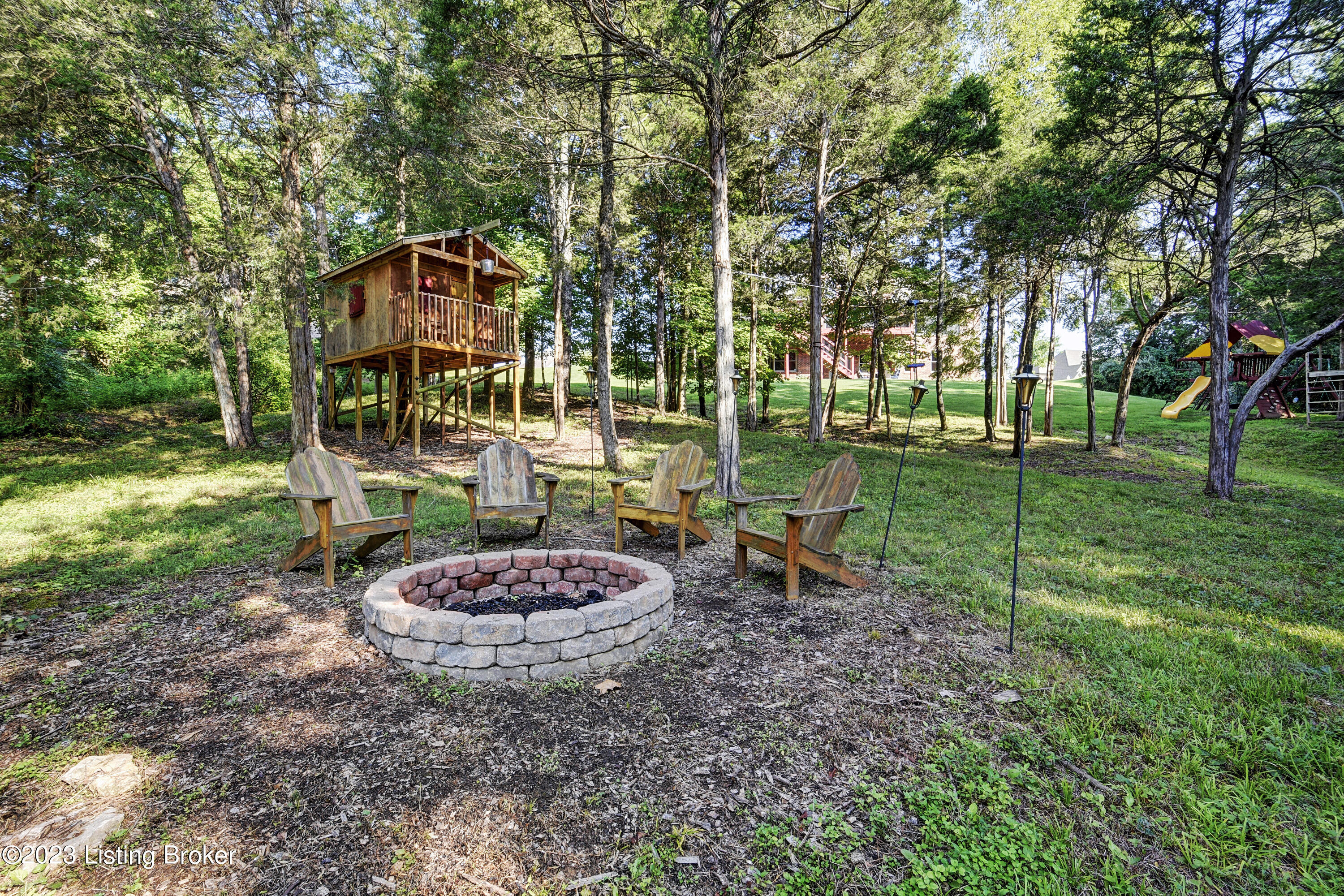 13306 Longwood Ln