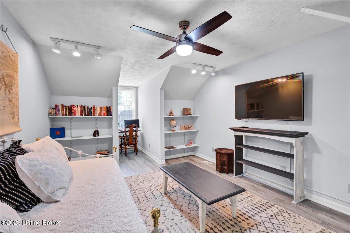 1303 Eastbridge Ct