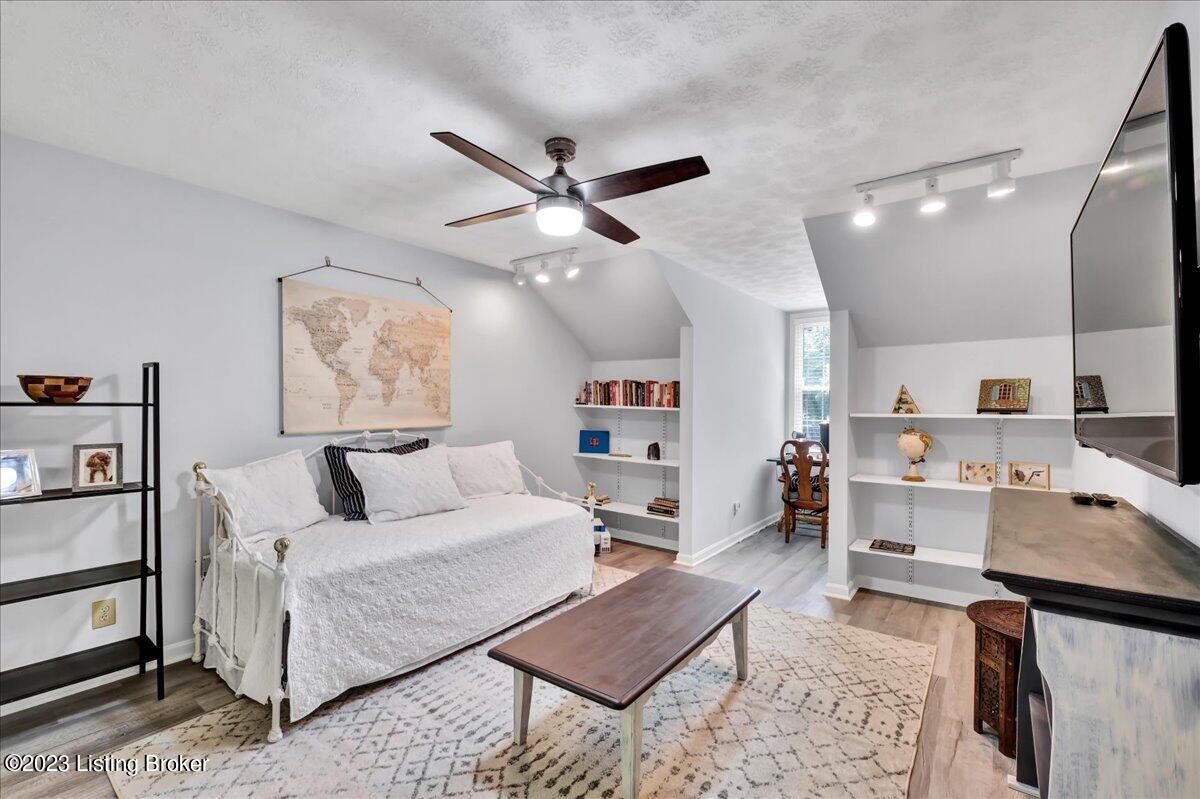 1303 Eastbridge Ct
