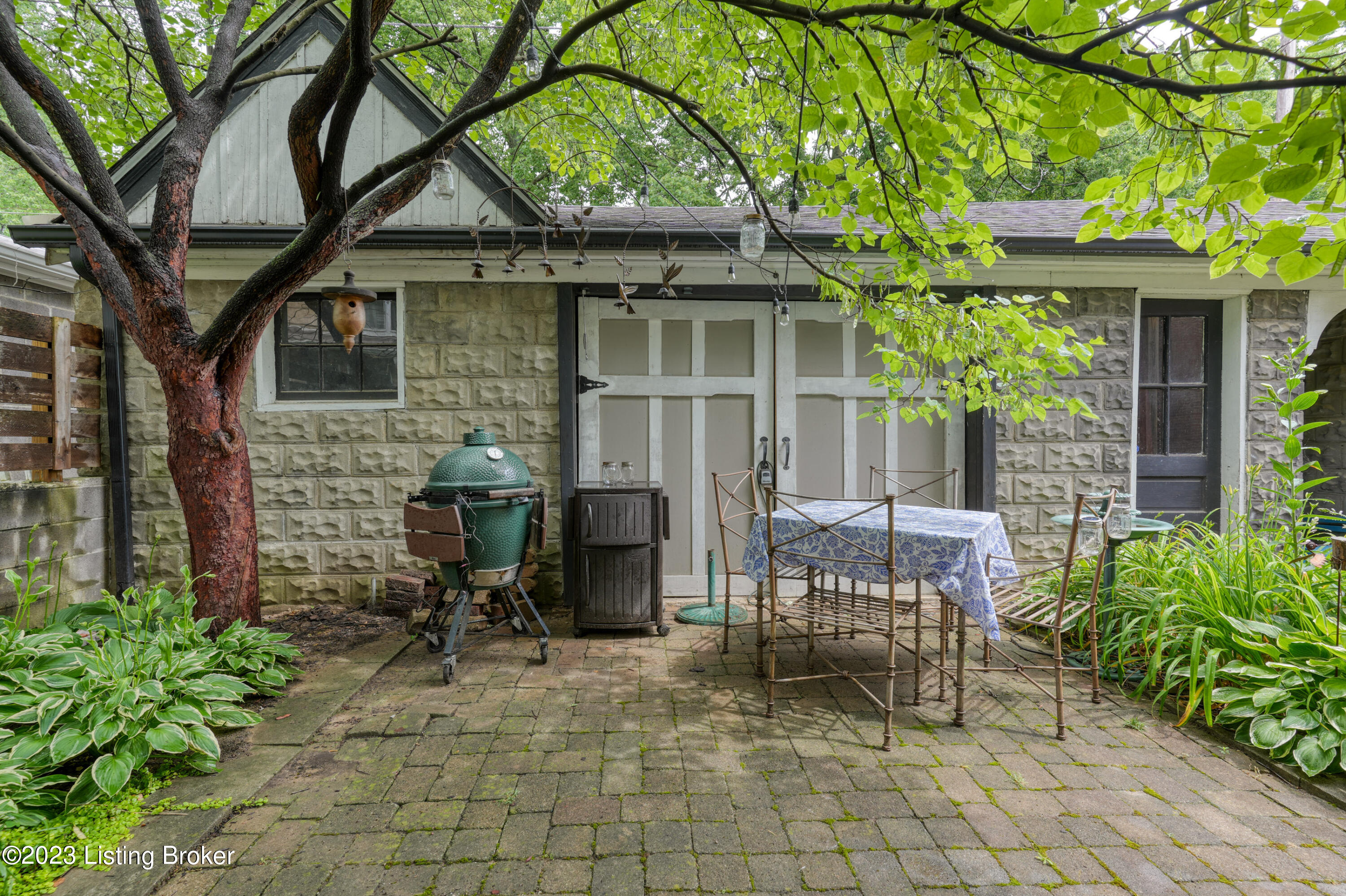 2044 Eastern Pkwy