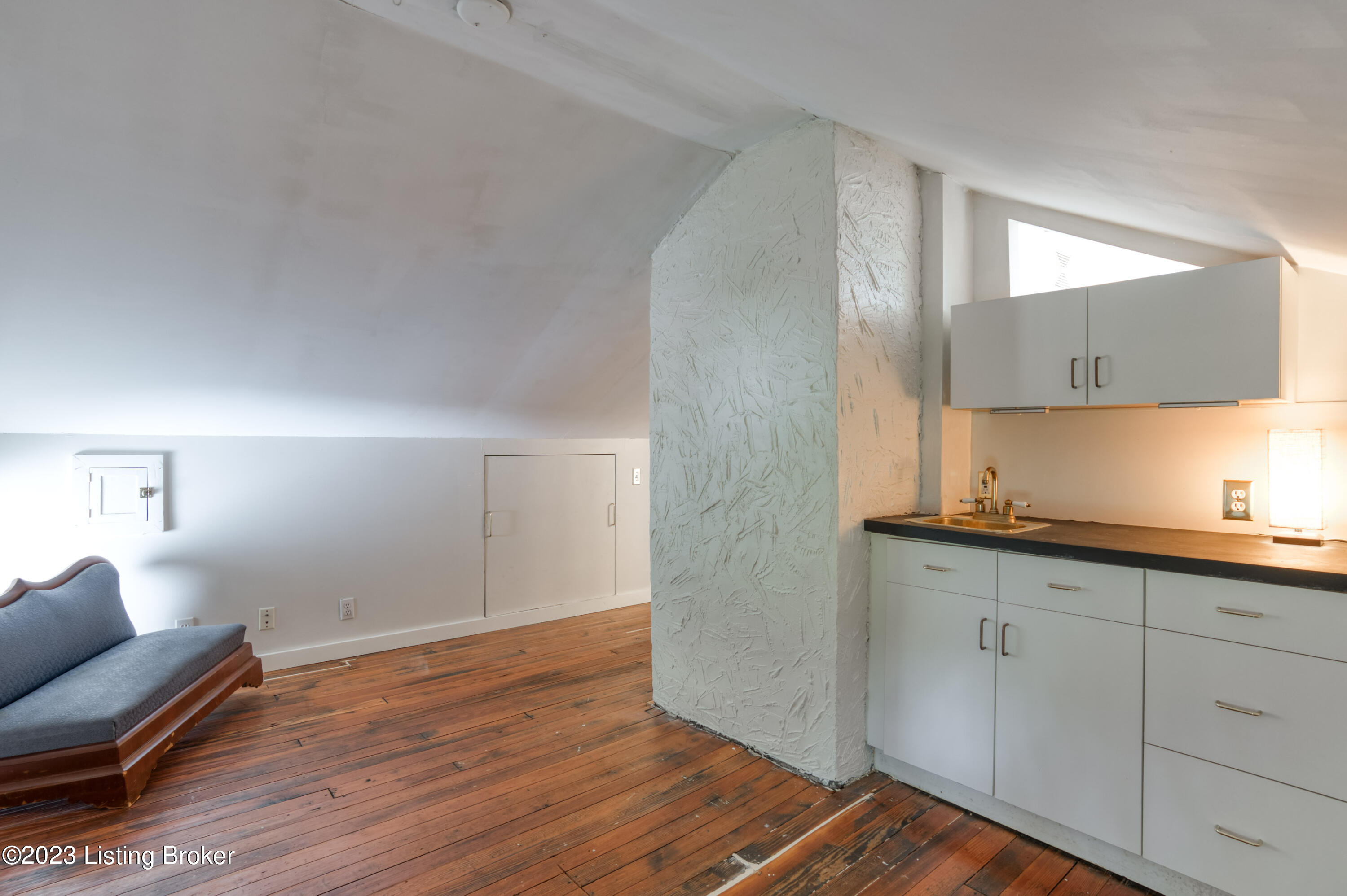2044 Eastern Pkwy