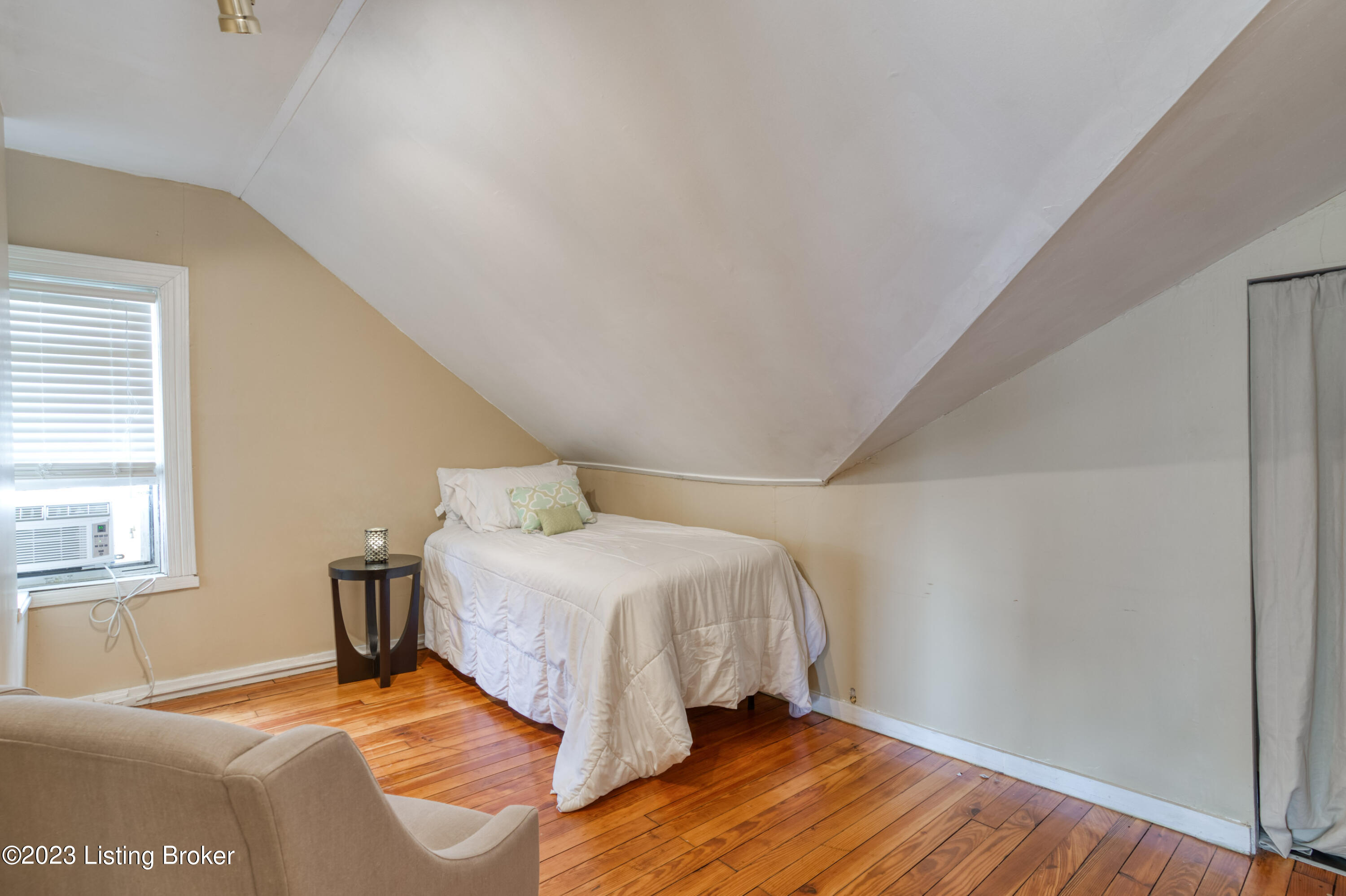 2044 Eastern Pkwy