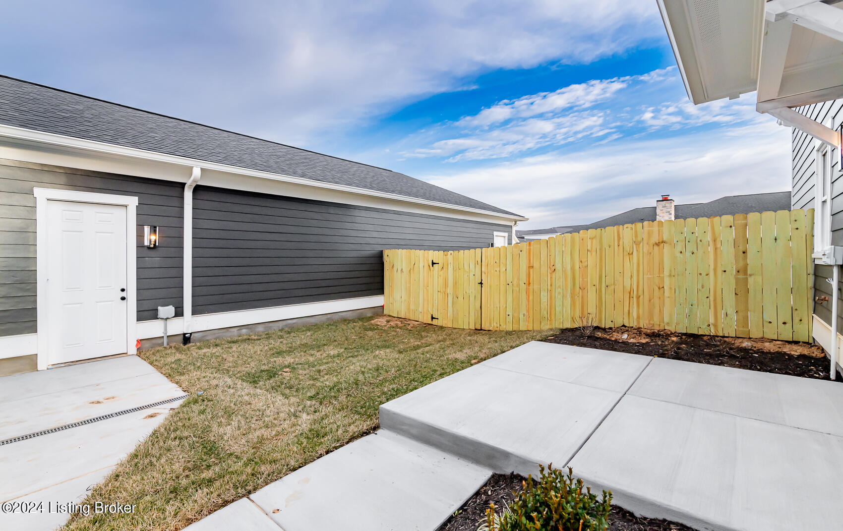 6016 St. Bernadette Ave, 101