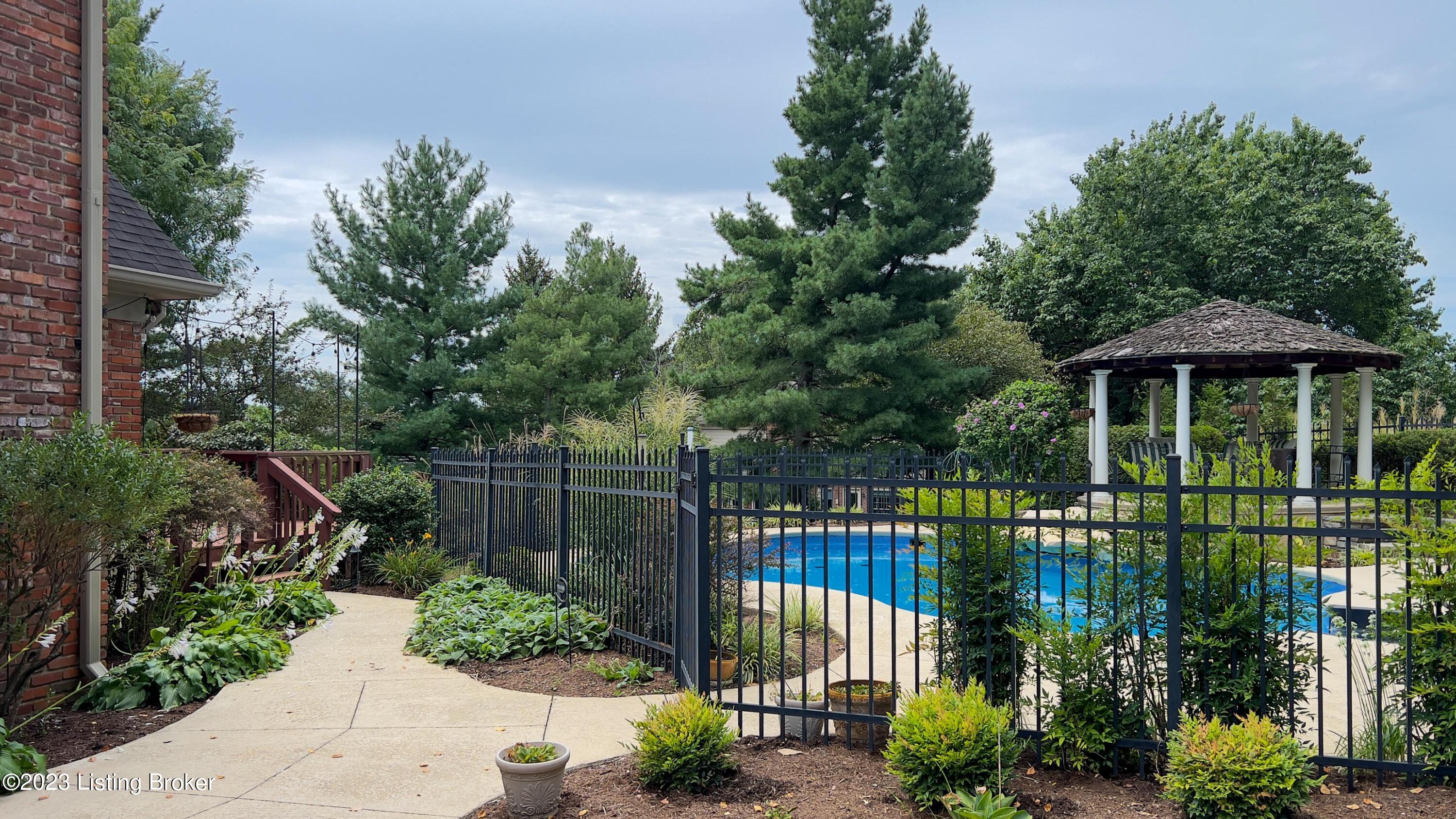 7501 Deer View Ct