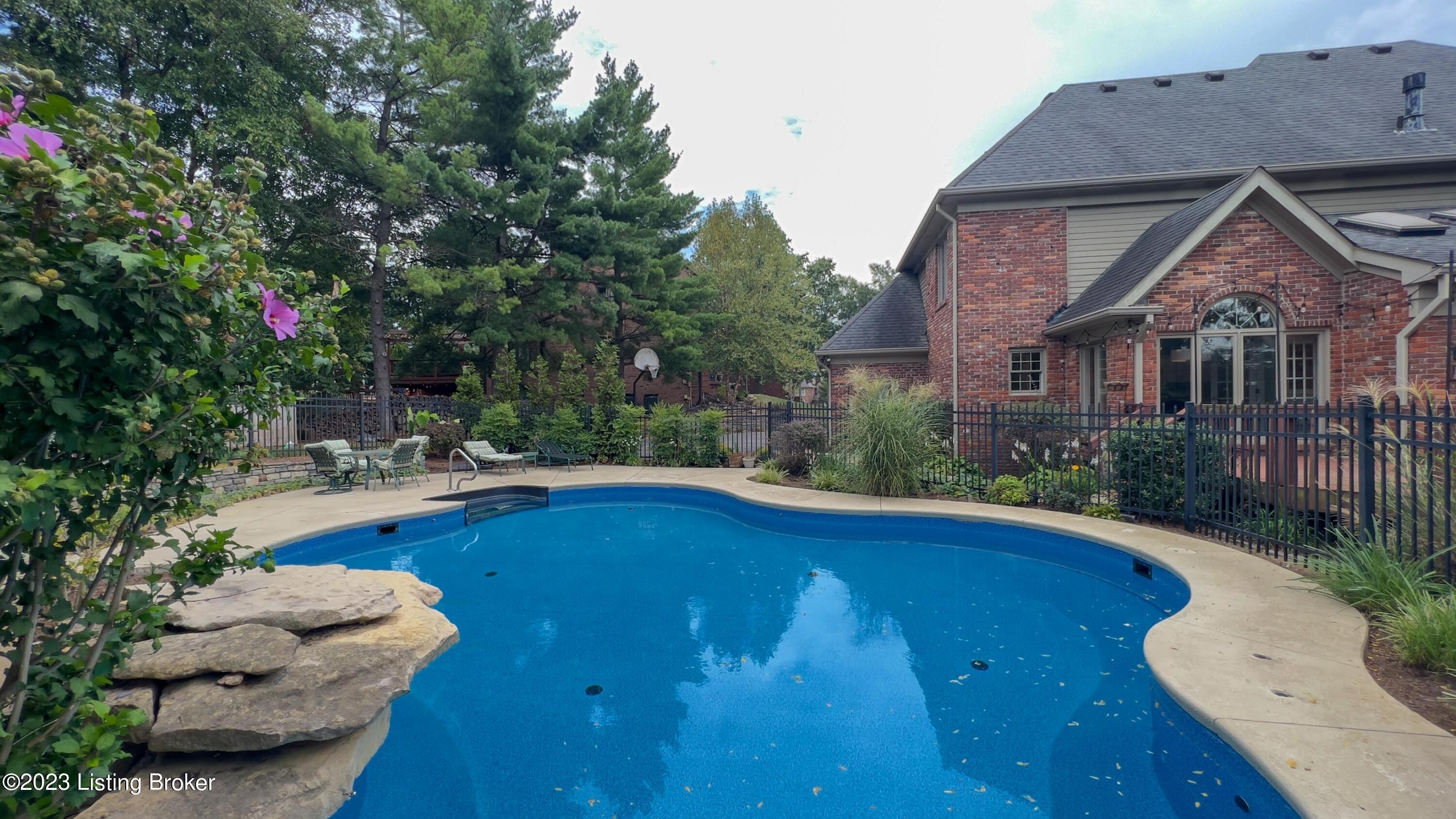 7501 Deer View Ct