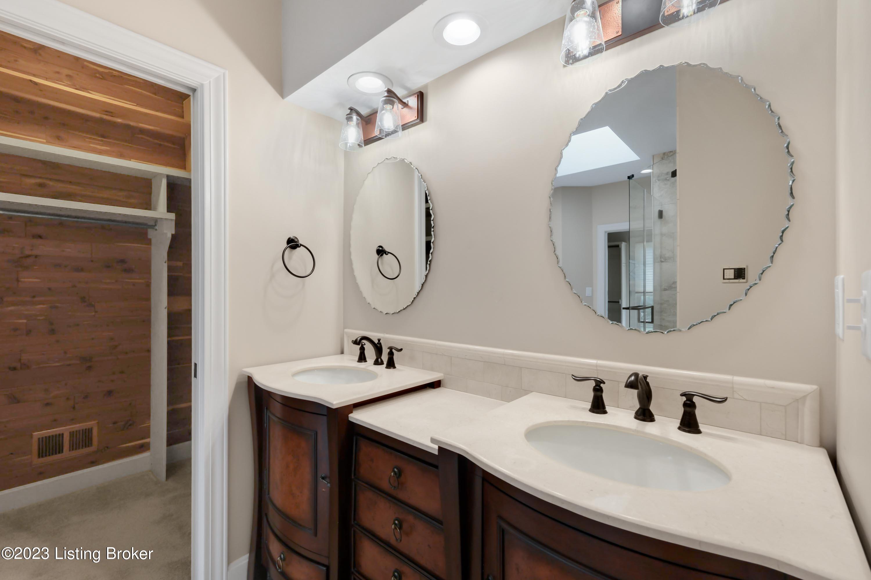 7501 Deer View Ct