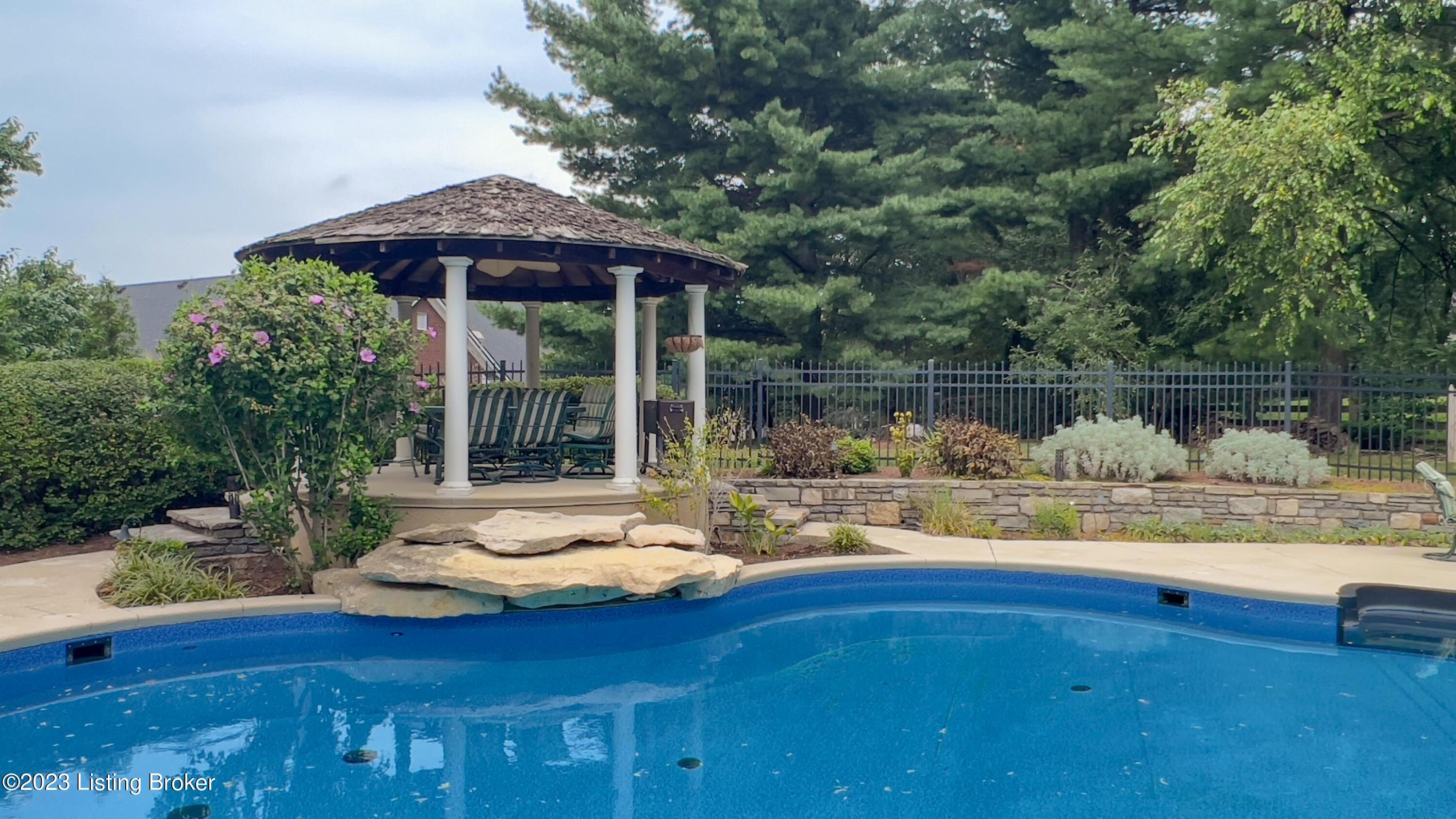 7501 Deer View Ct