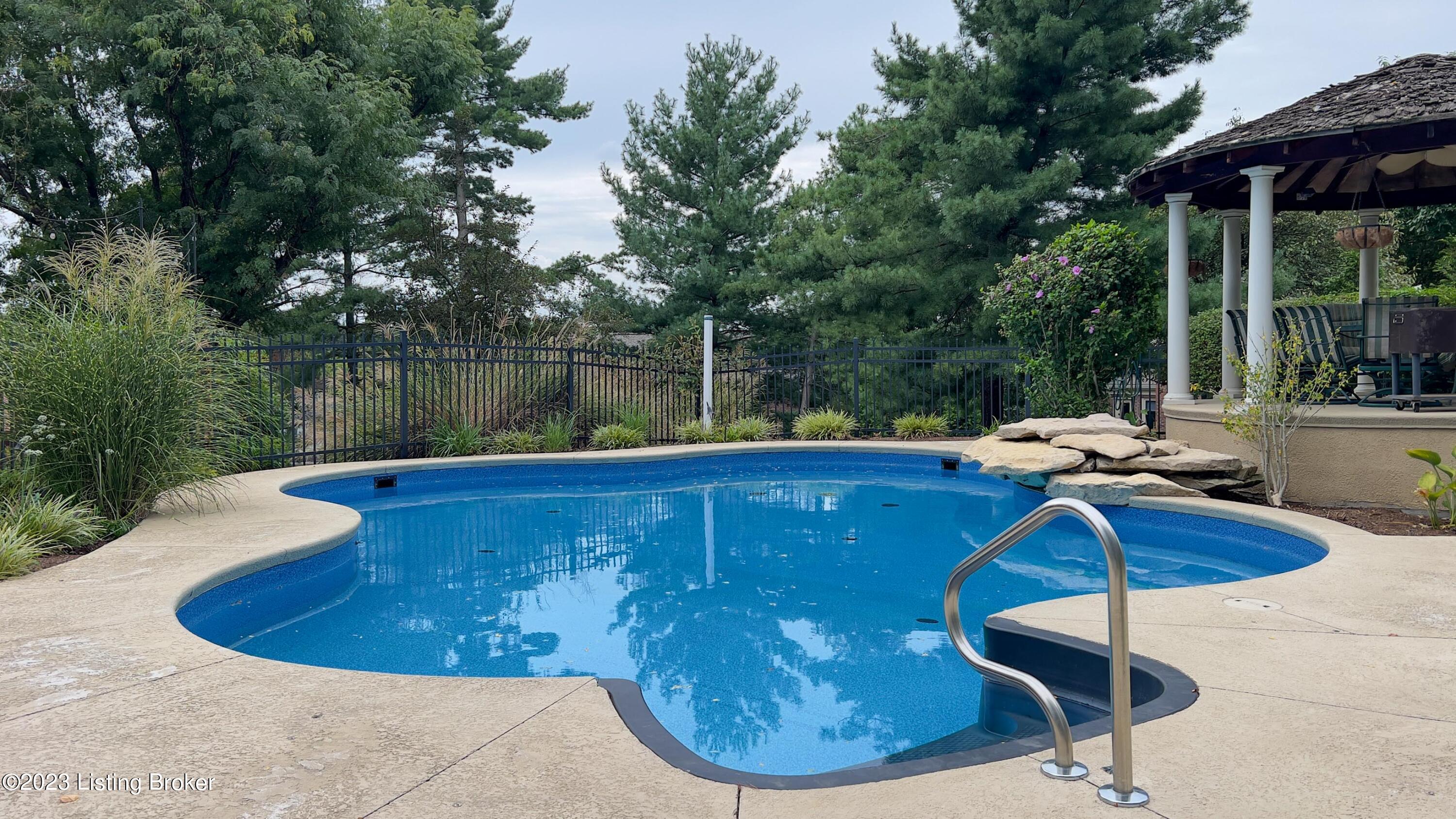 7501 Deer View Ct