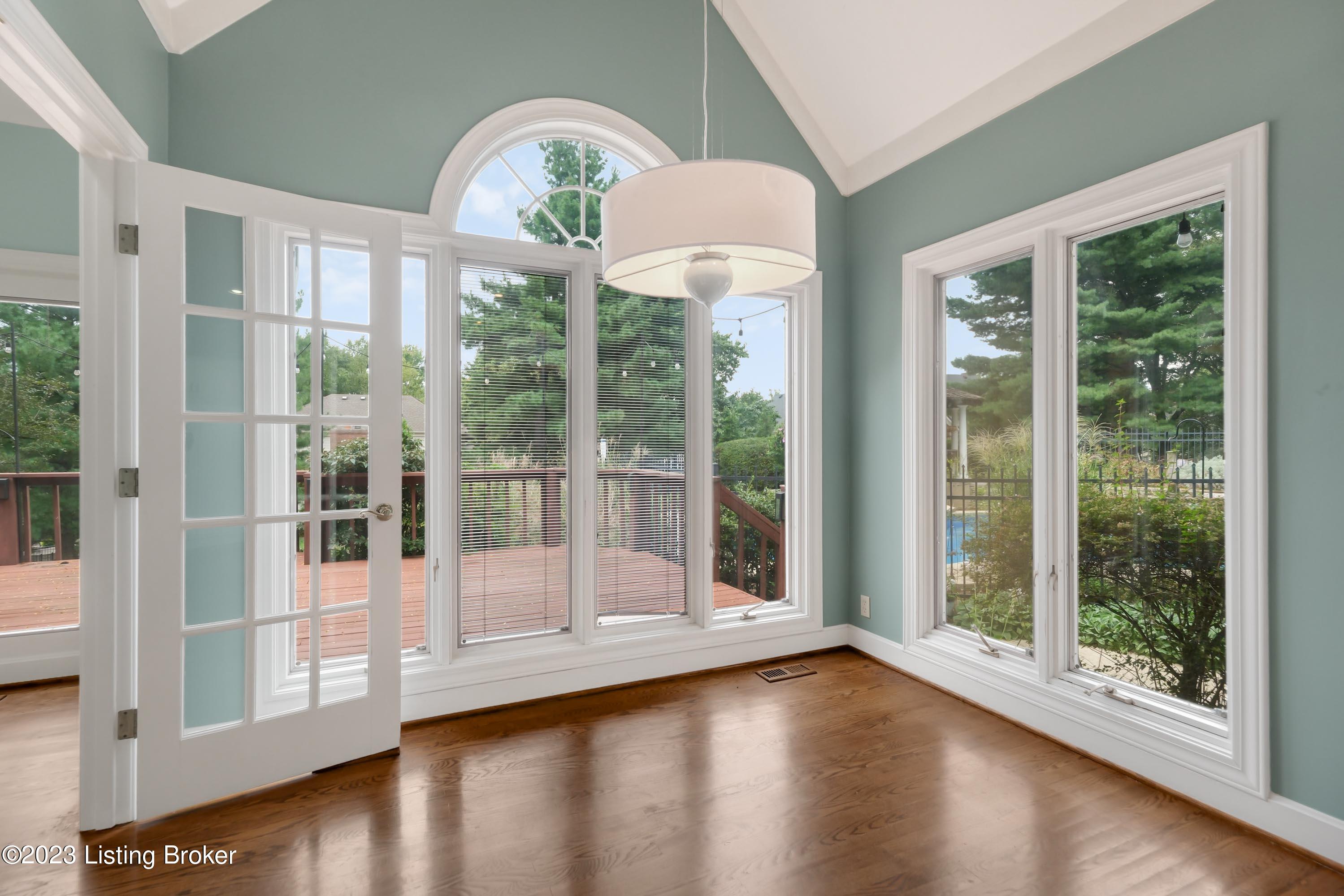 7501 Deer View Ct