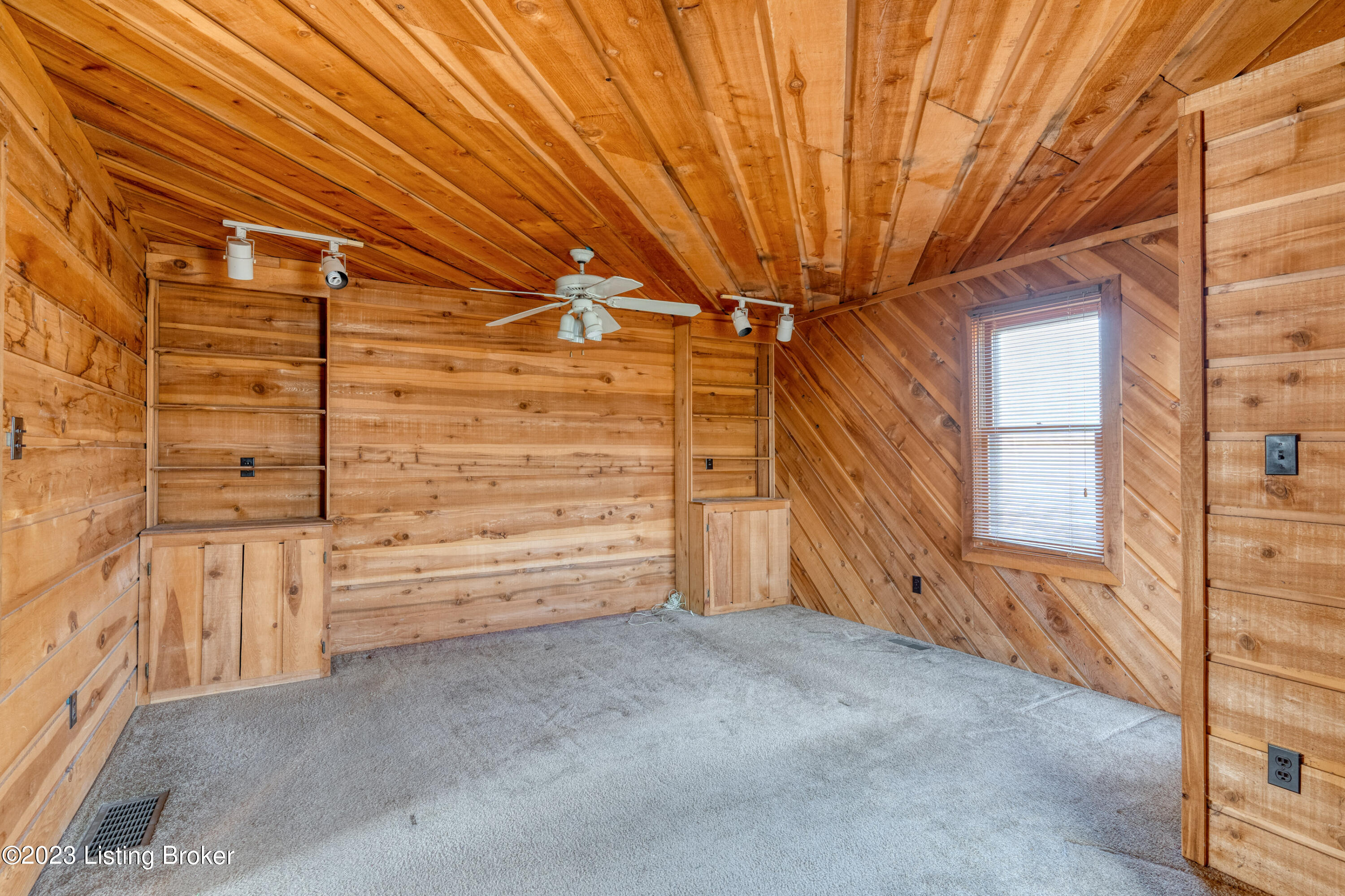 7301 Peyton Ave
