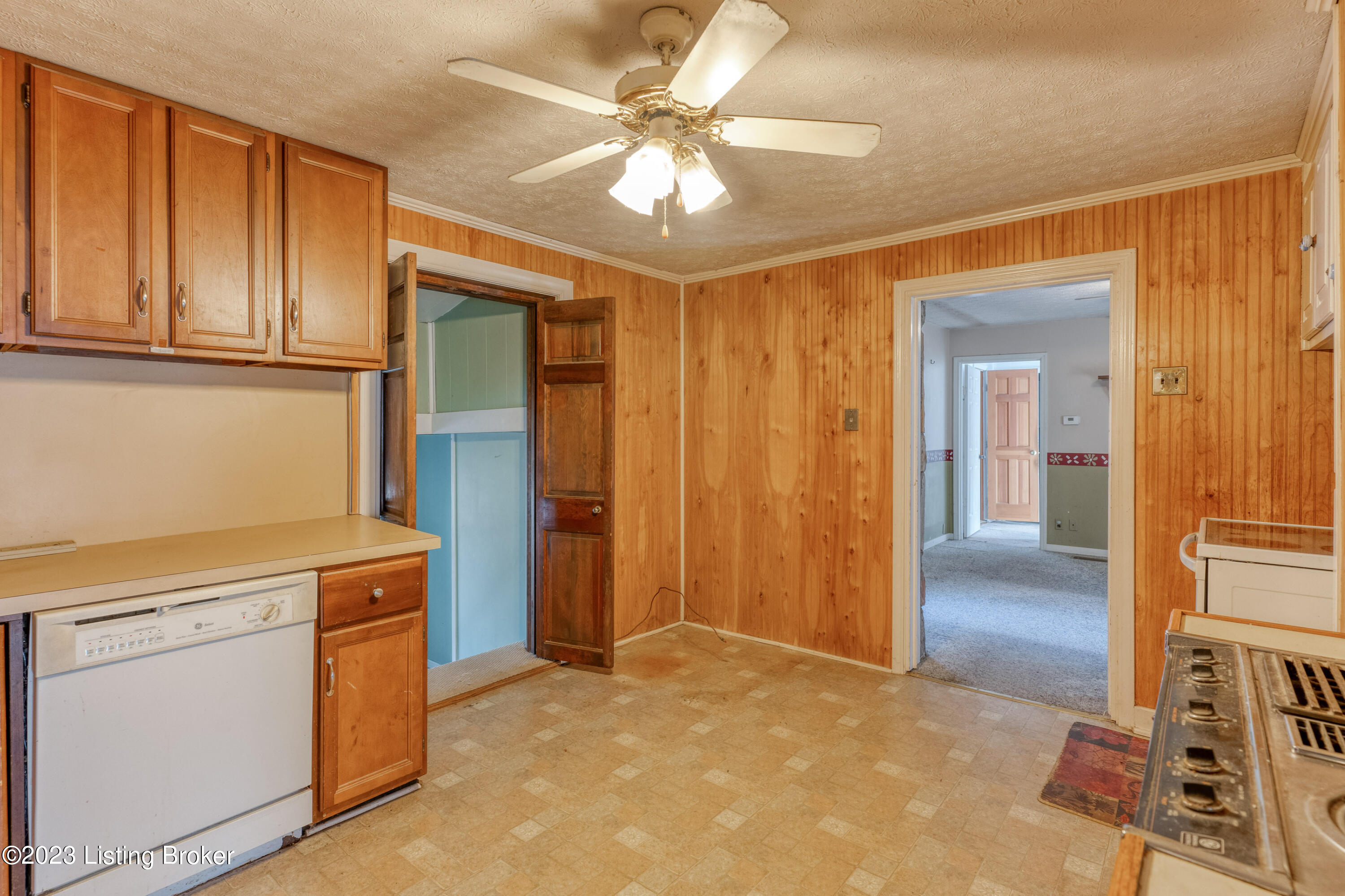 7301 Peyton Ave