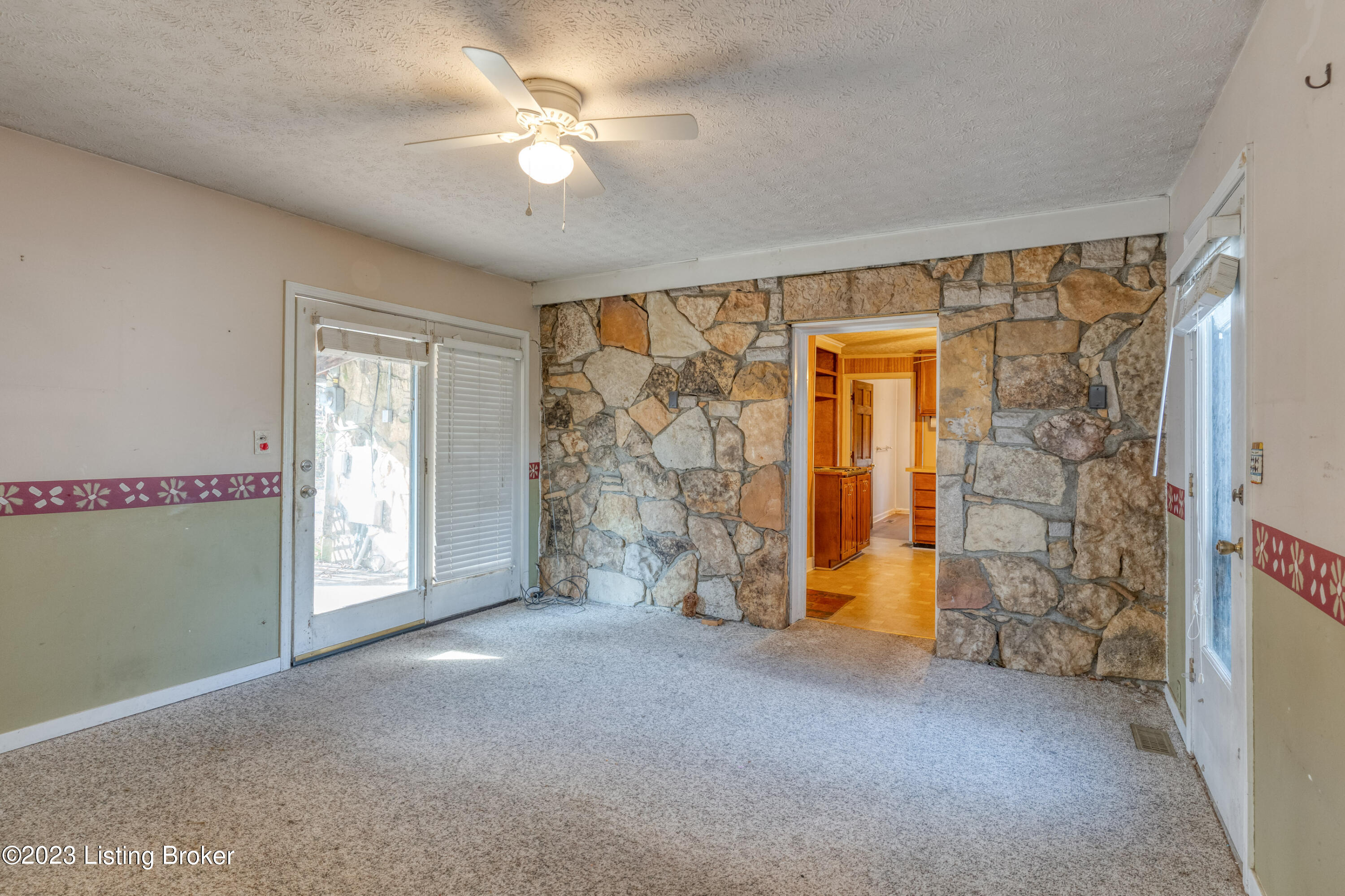 7301 Peyton Ave