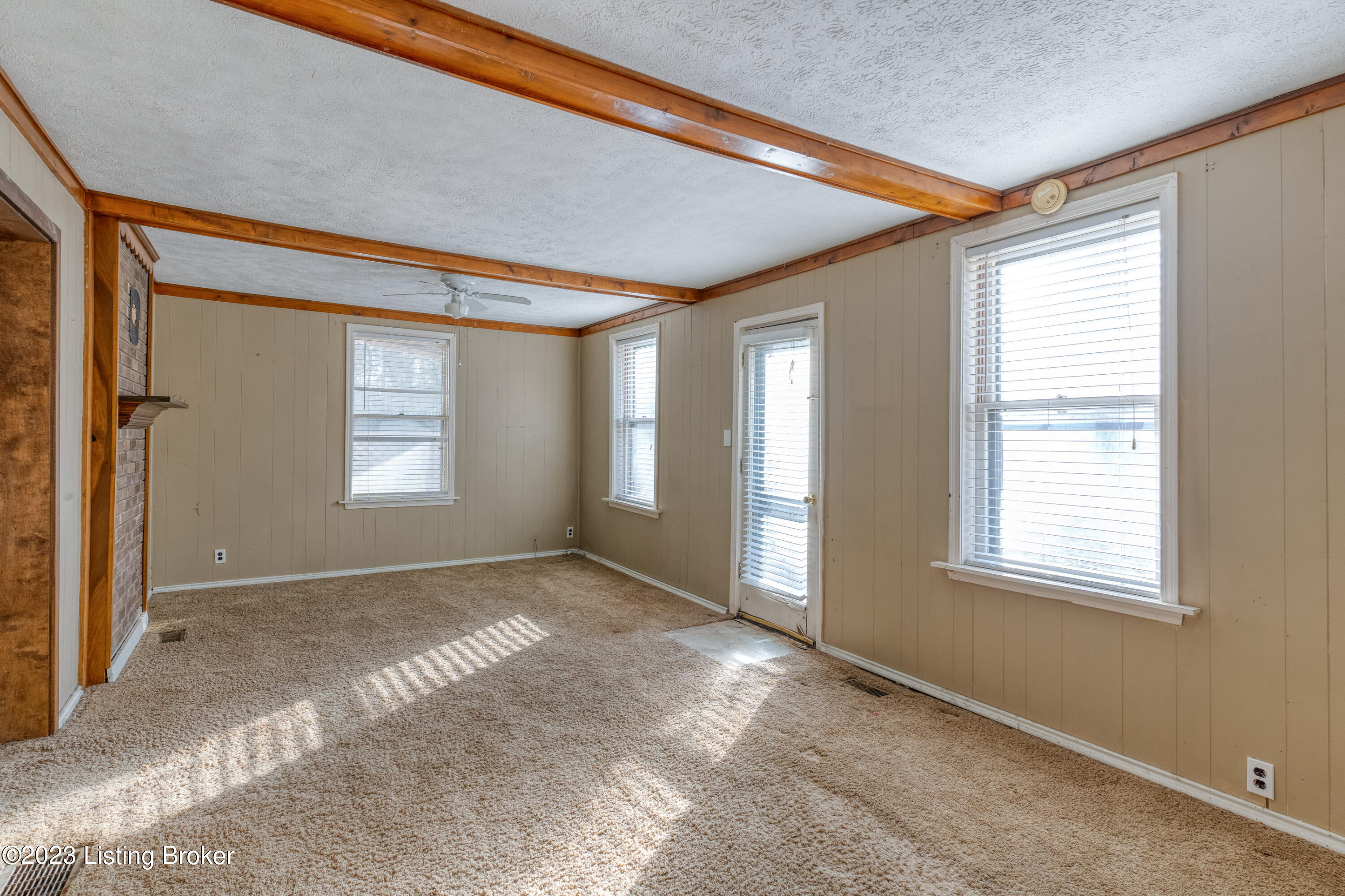 7301 Peyton Ave