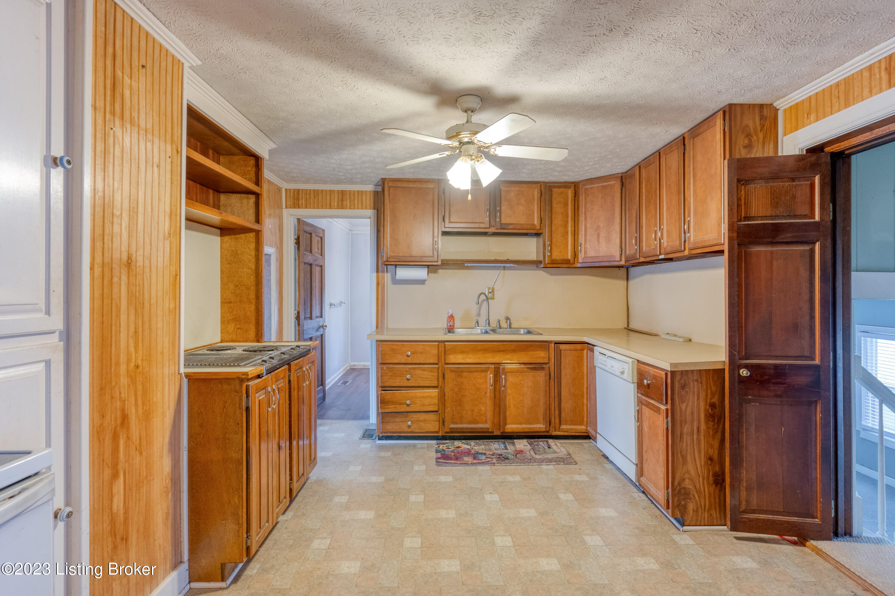7301 Peyton Ave