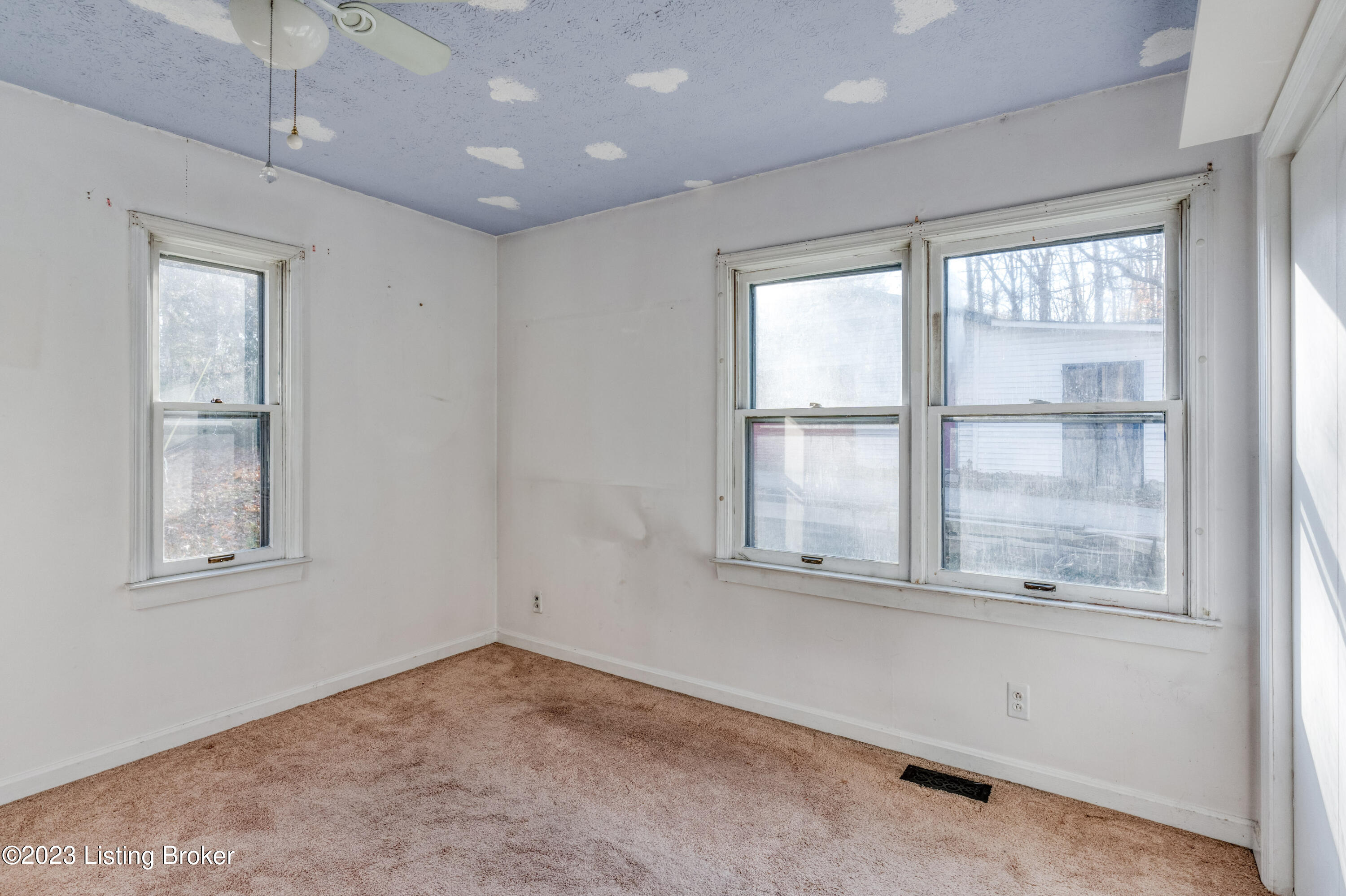 7301 Peyton Ave