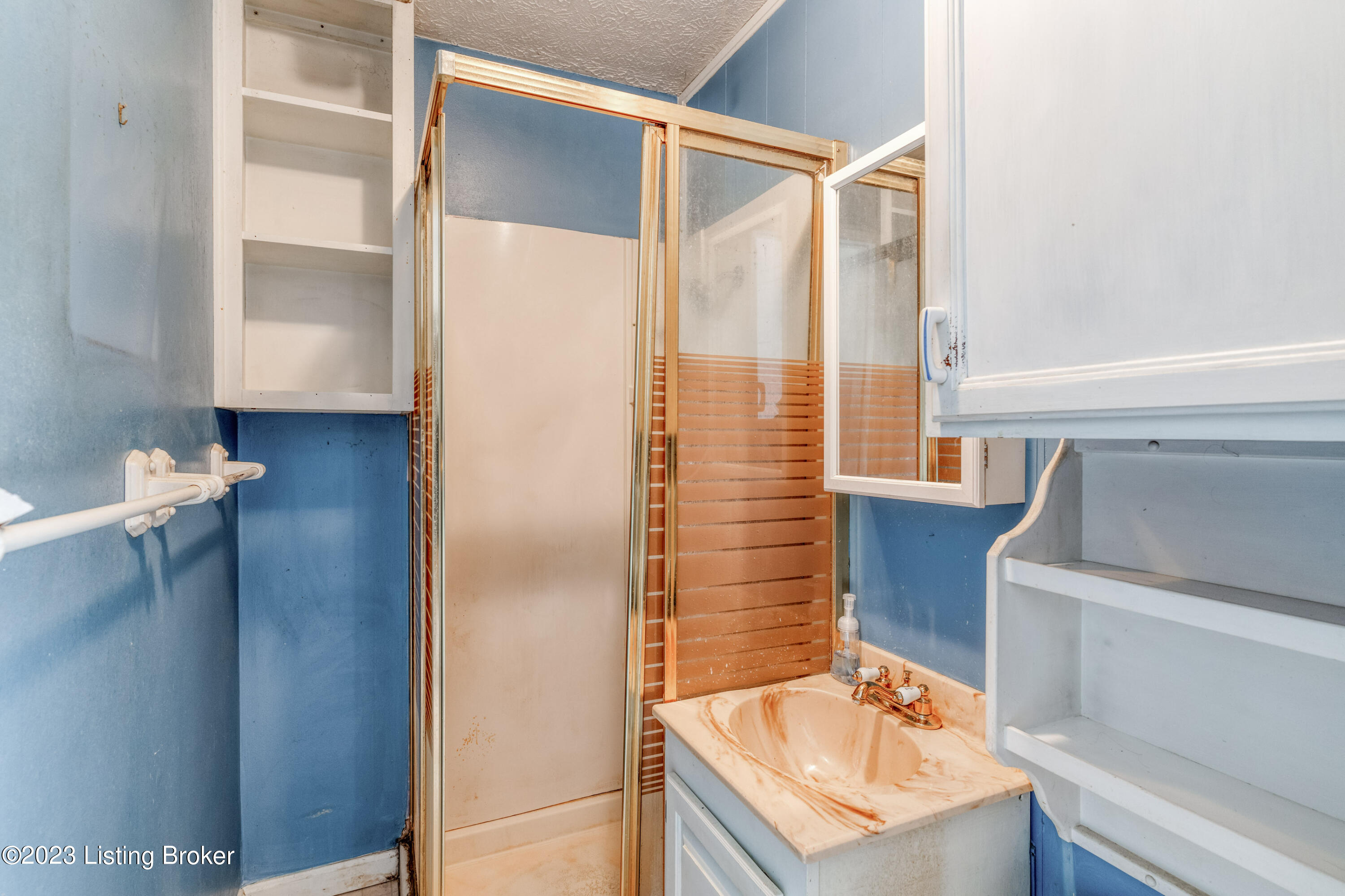 7301 Peyton Ave