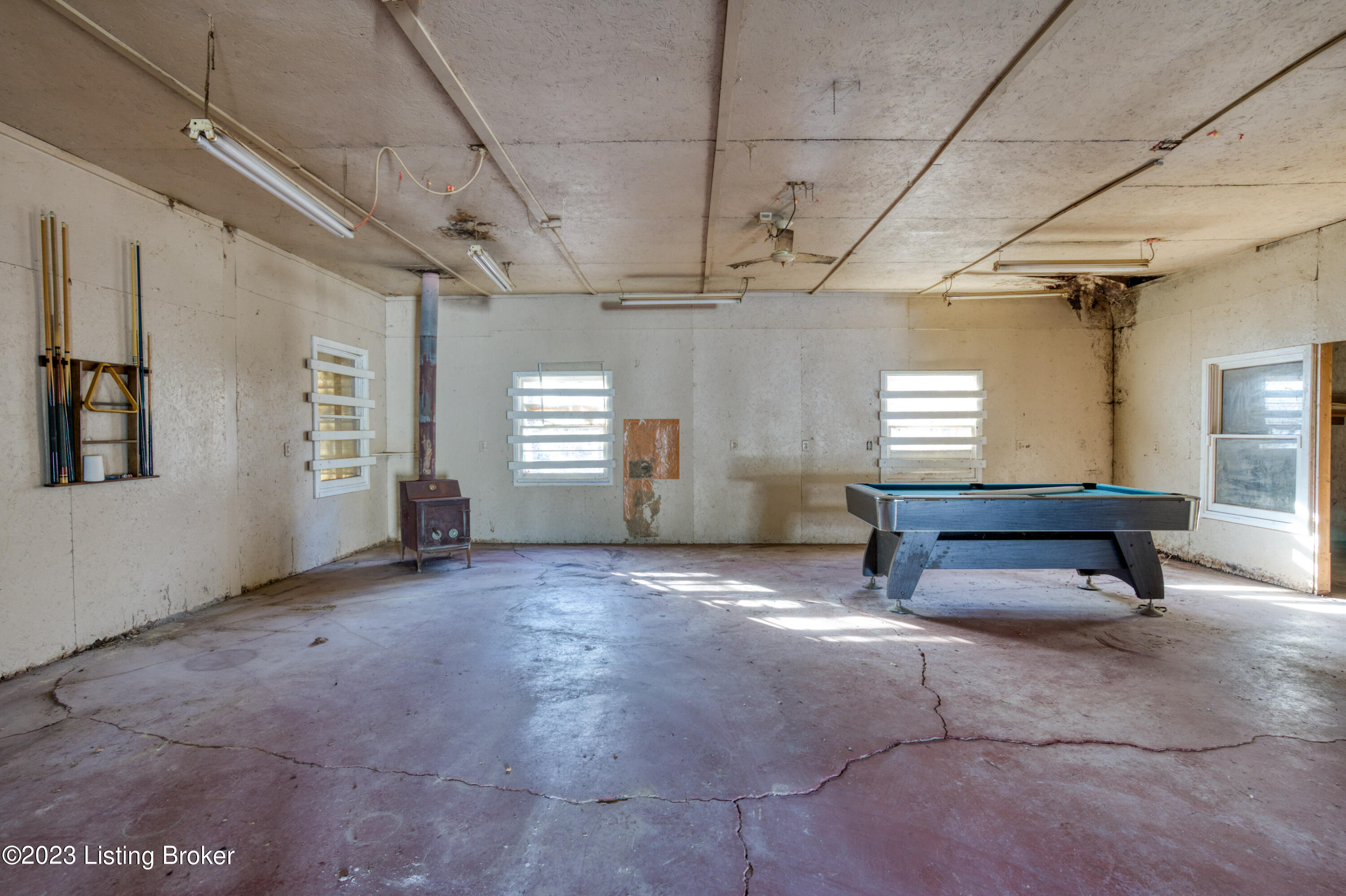 7301 Peyton Ave