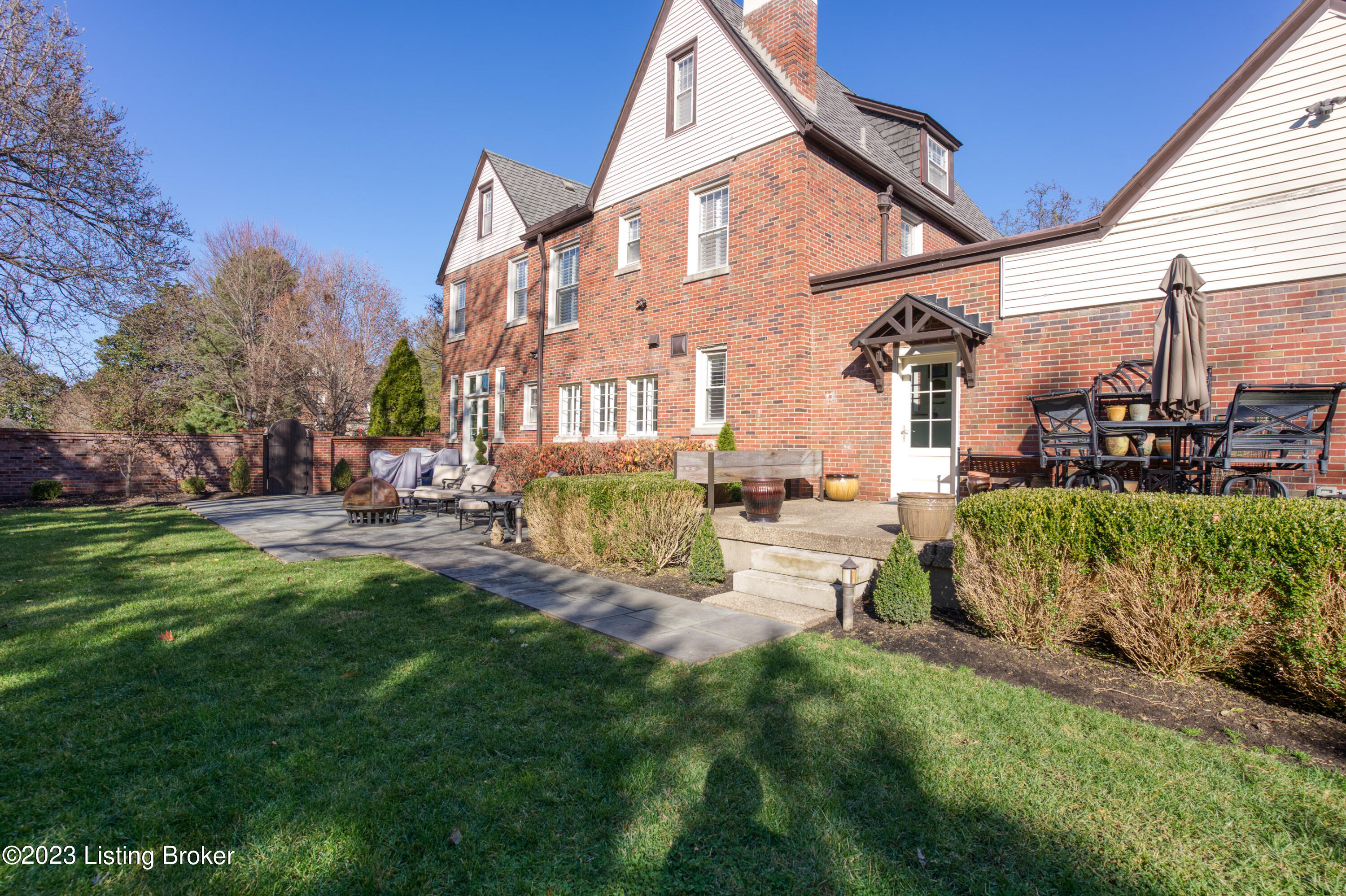 524 Barberry Ln