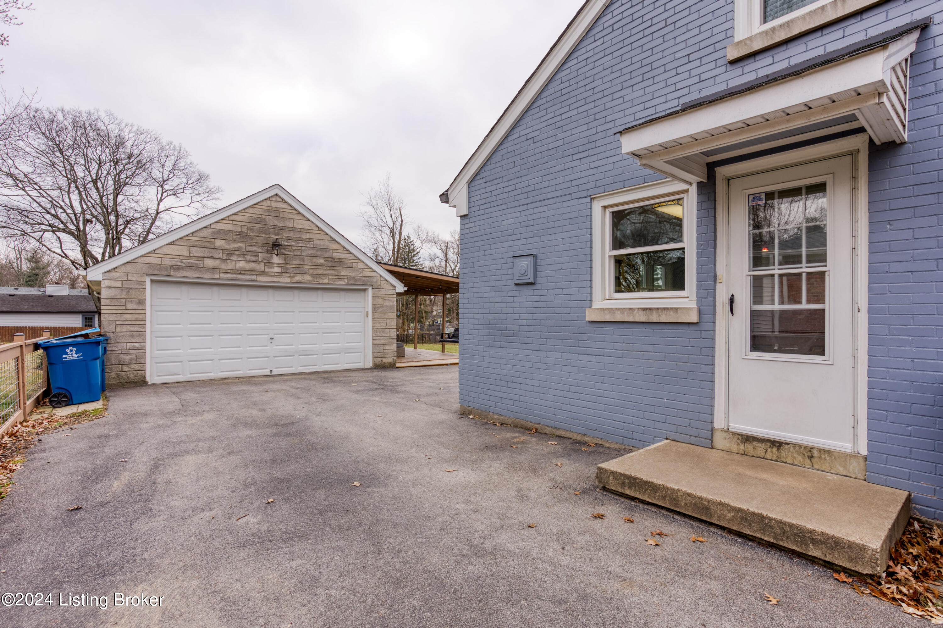 11708 Herrick Ln